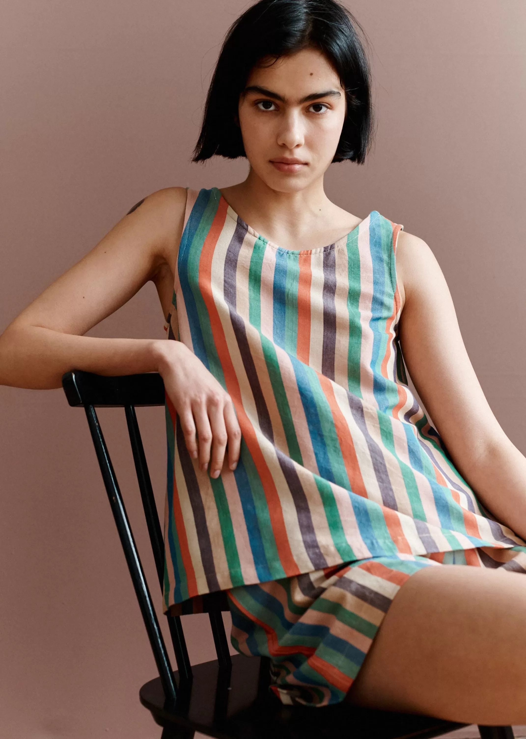 Top Donna in Jersey Caramello con Scollo a V e Righe Colorate - Taglio A-Line Leggero, Perfetta per Stilose Tendenze Primavera-Estate