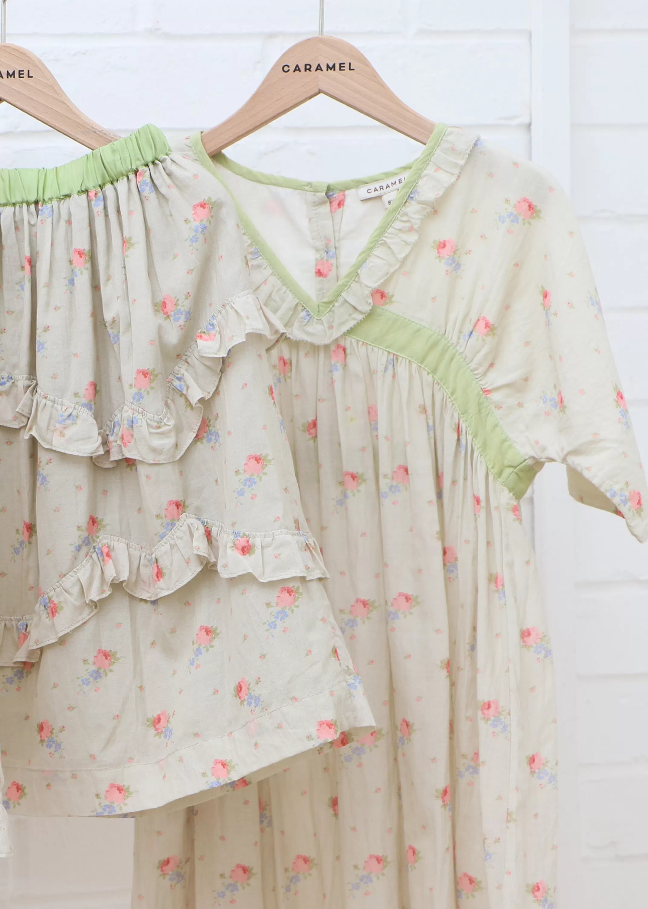 Abito Elegante Verde Asparago con Ricamo Bouquet di Rose - Collezione CARAMEL