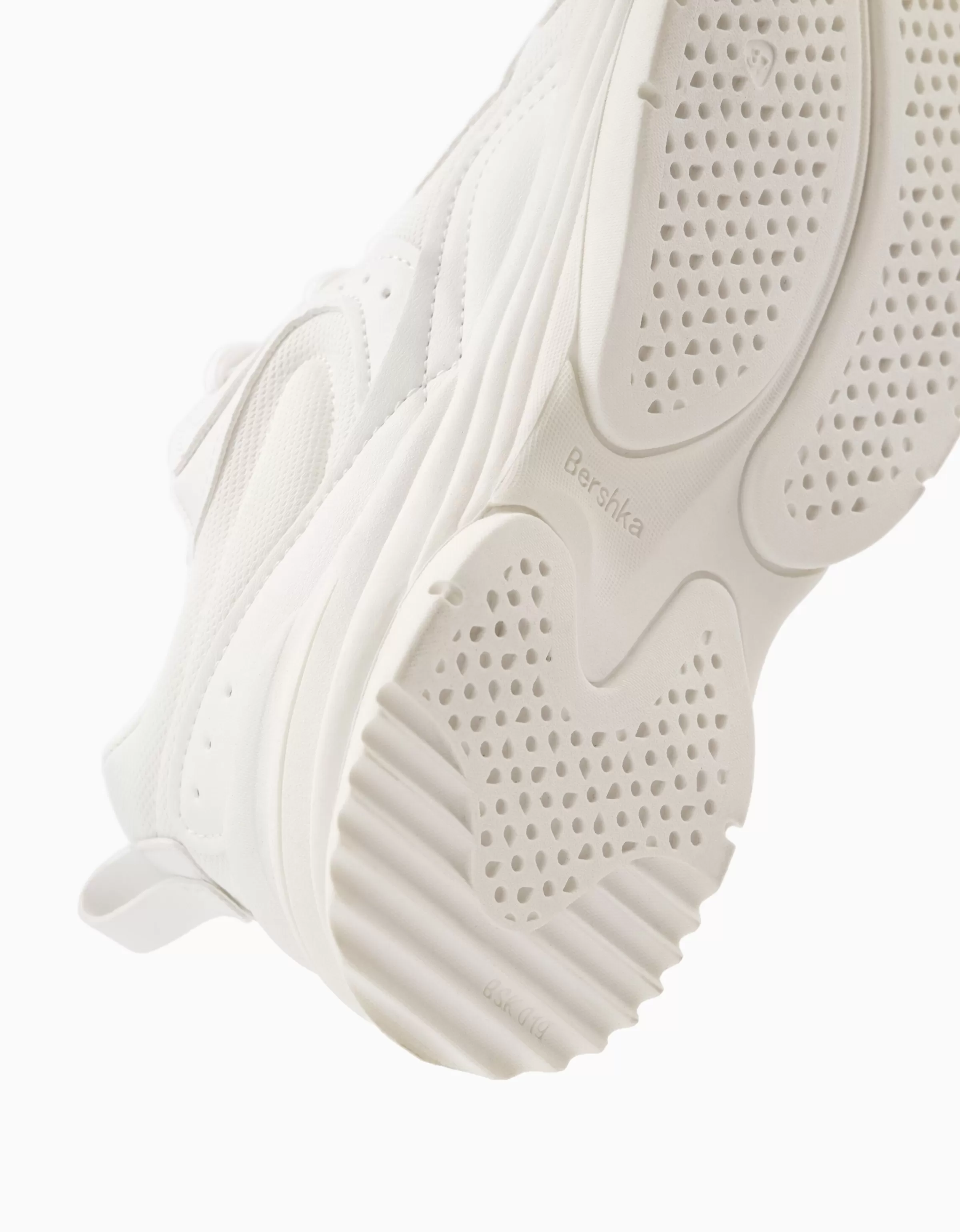 BERSHKA Sneakers Unisex in Mesh Leggero con Dettagli a Contrasto - Design Multicolor Versatile per Look Urbani