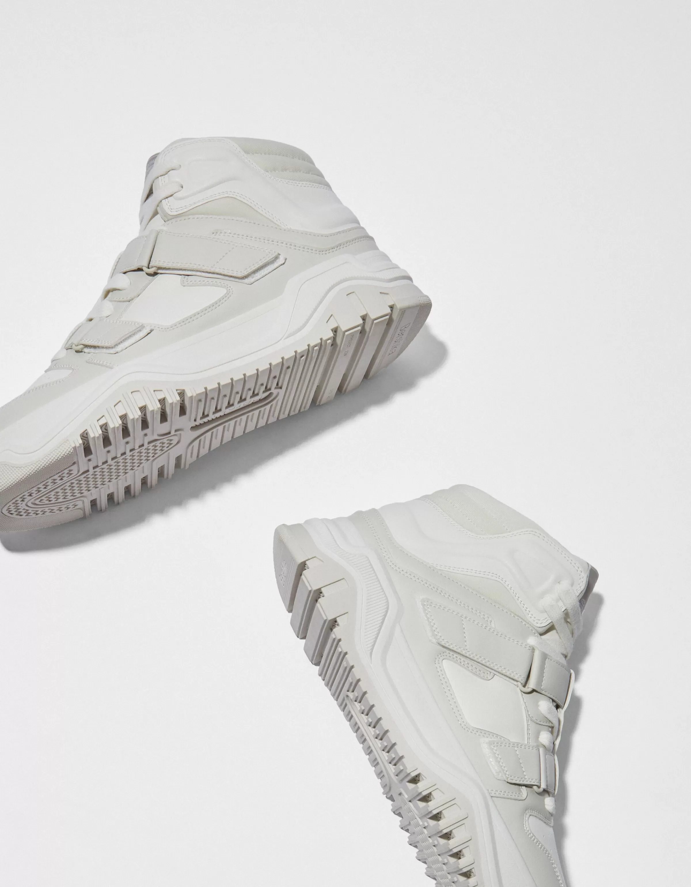 Scarpe alte Bershka con chiusura a strappo - Sneaker sportive uomo in tessuto bianco lavabile