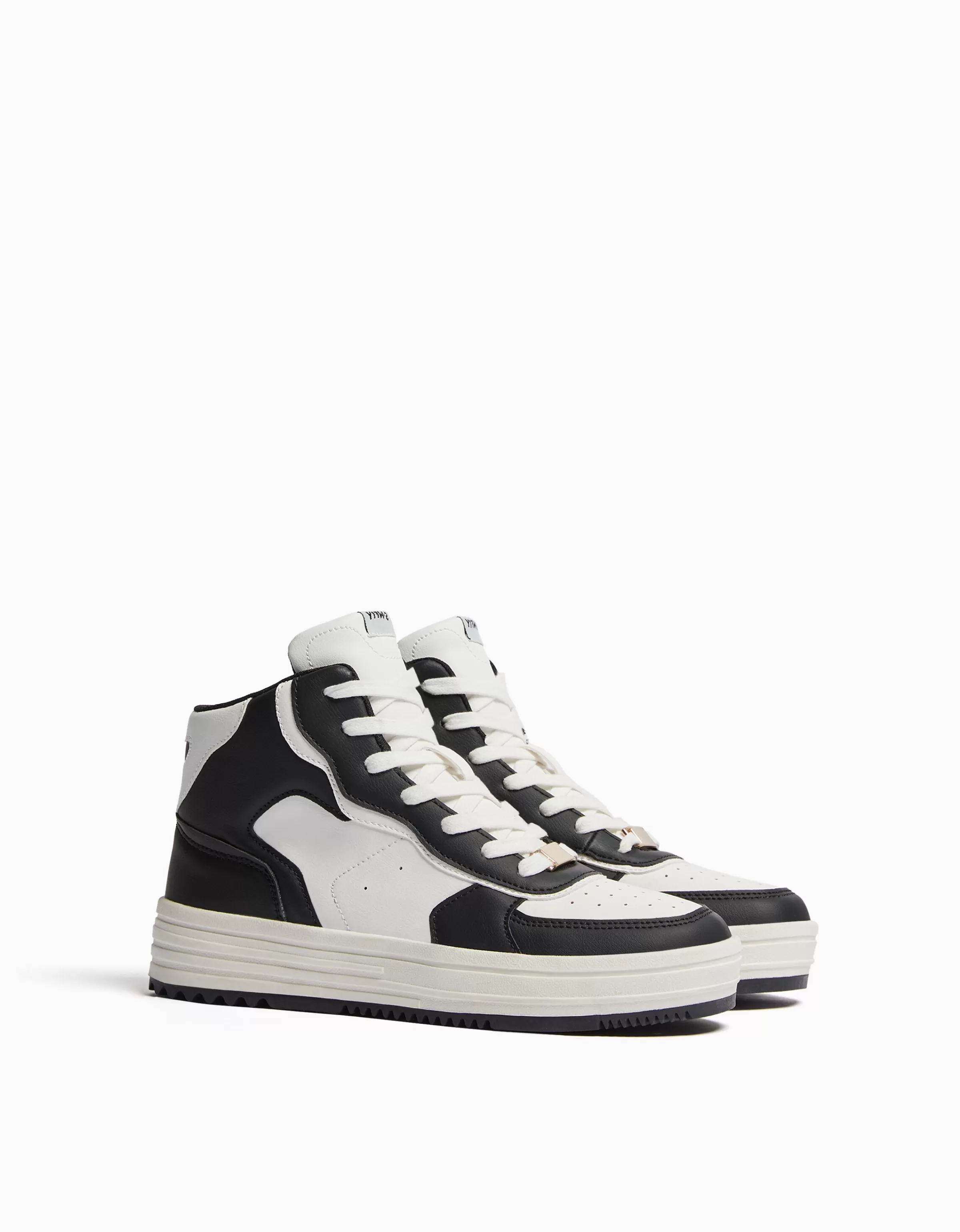 BERSHKA Tuta Sportiva con Sneakers Alte Contrasto - Abbigliamento Casual e Design Colorato