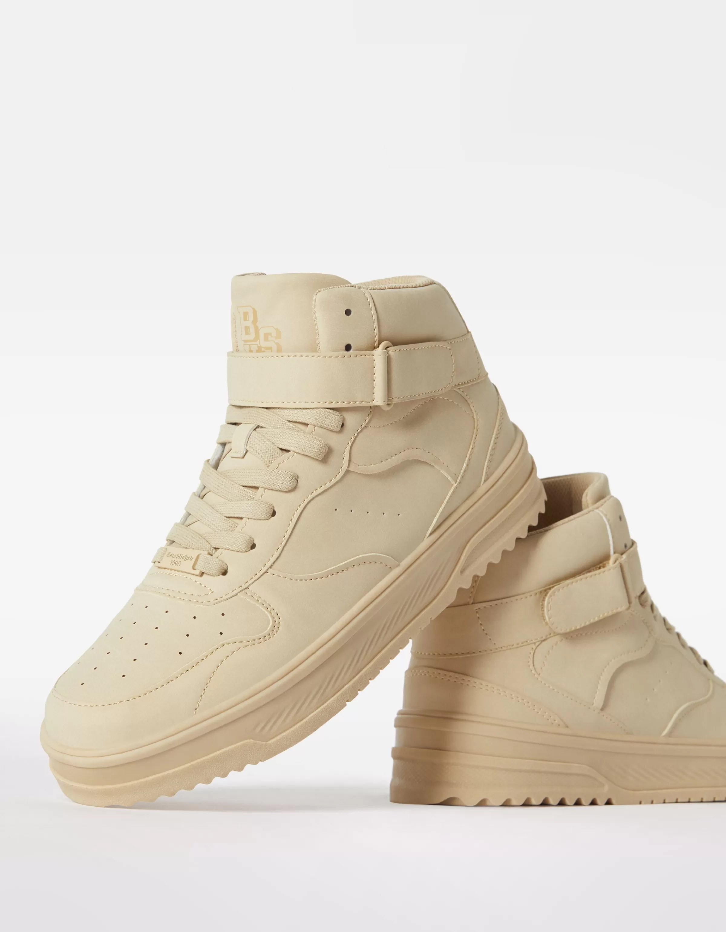BERSHKA - Stivaletti Sportivi Eleganti in Tonalità Sabbia per Uomo, Scarpe Alte Casual con Design Moderno