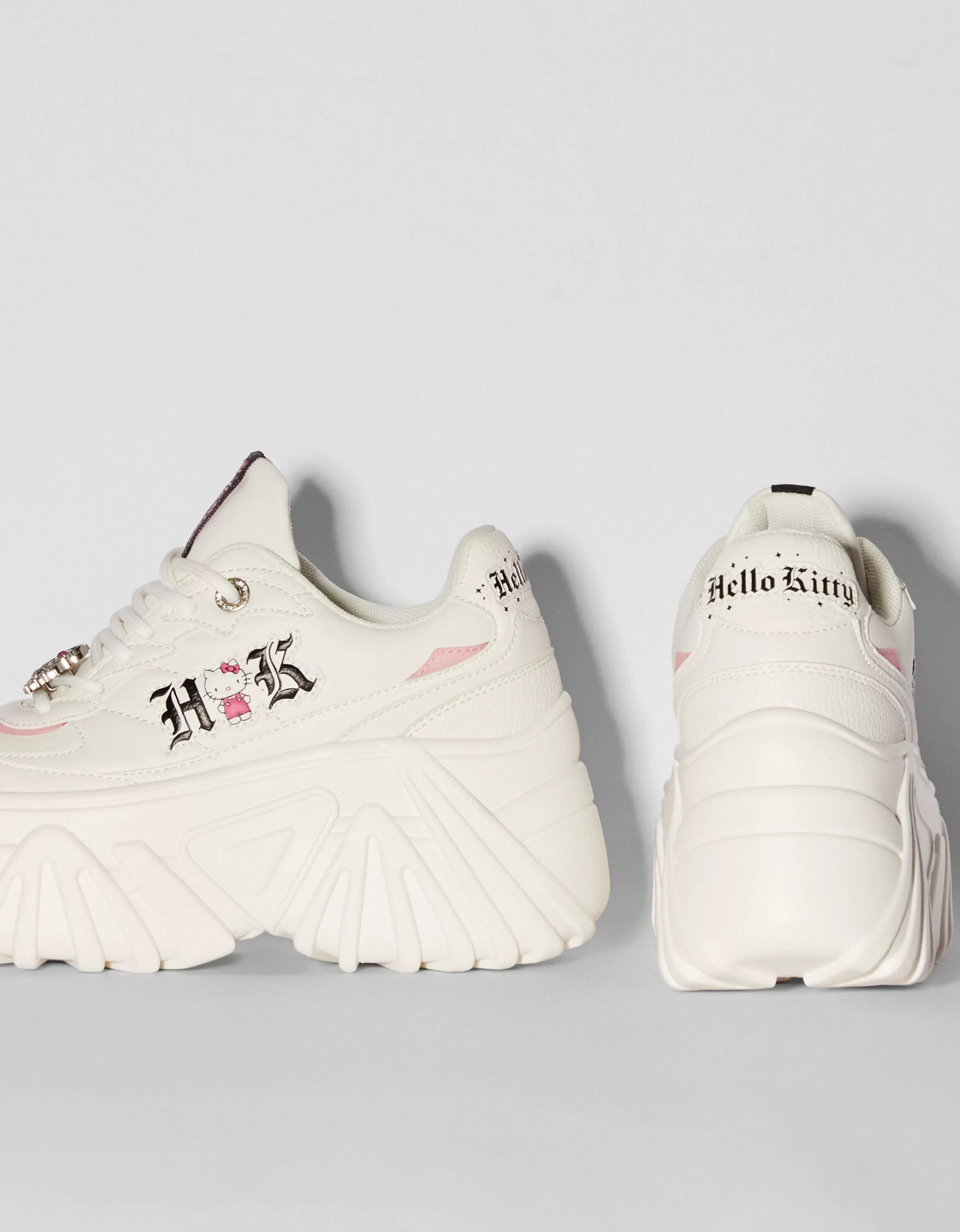 BERSHKA Cartoons × Hello Kitty - Sneakers con Plateau e Cristalli Limited Edition in Bianco