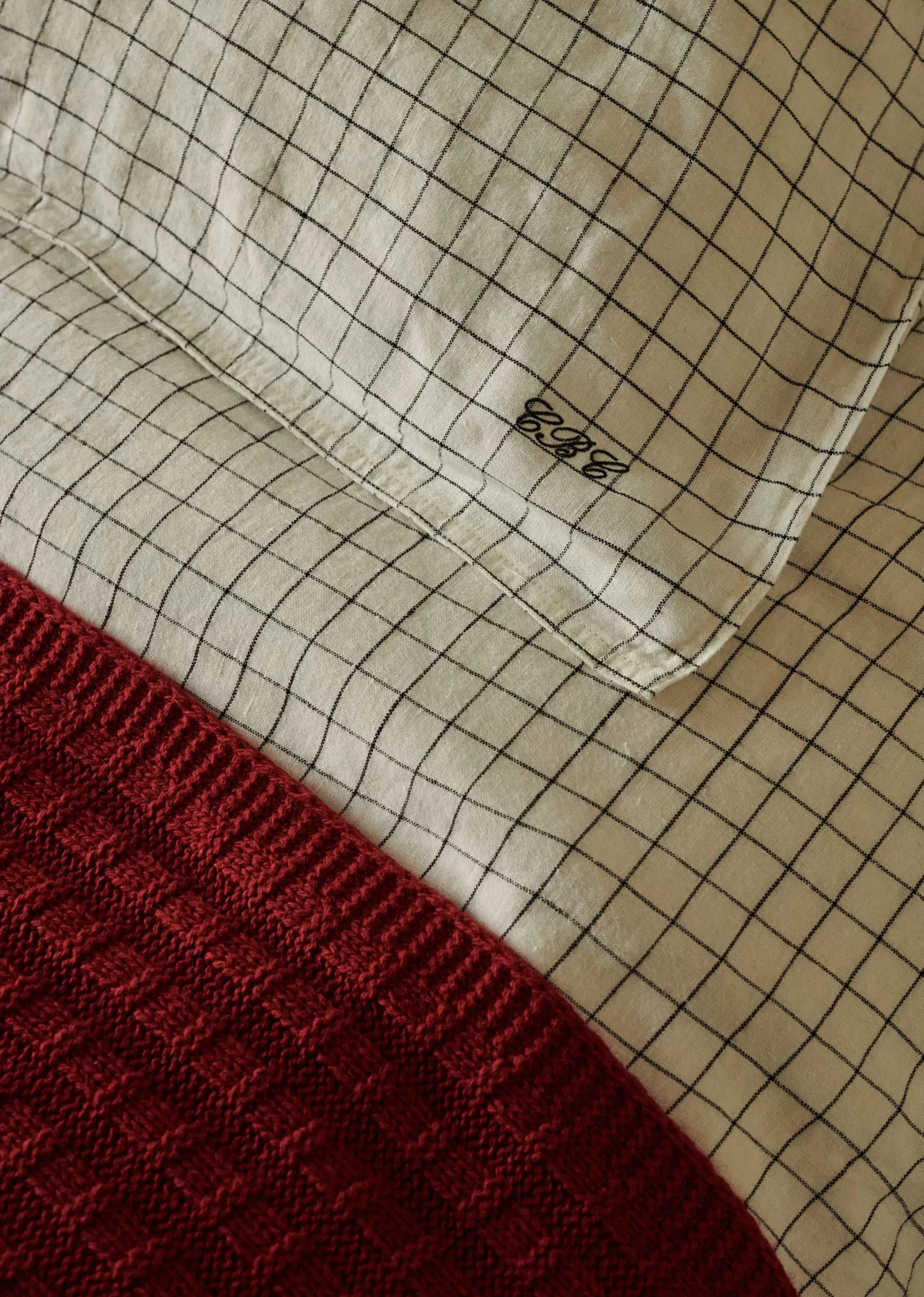 Set Lenzuola Caramello - Biancheria Letto in Puro Cotone Bianco per un Sonno Confortevole