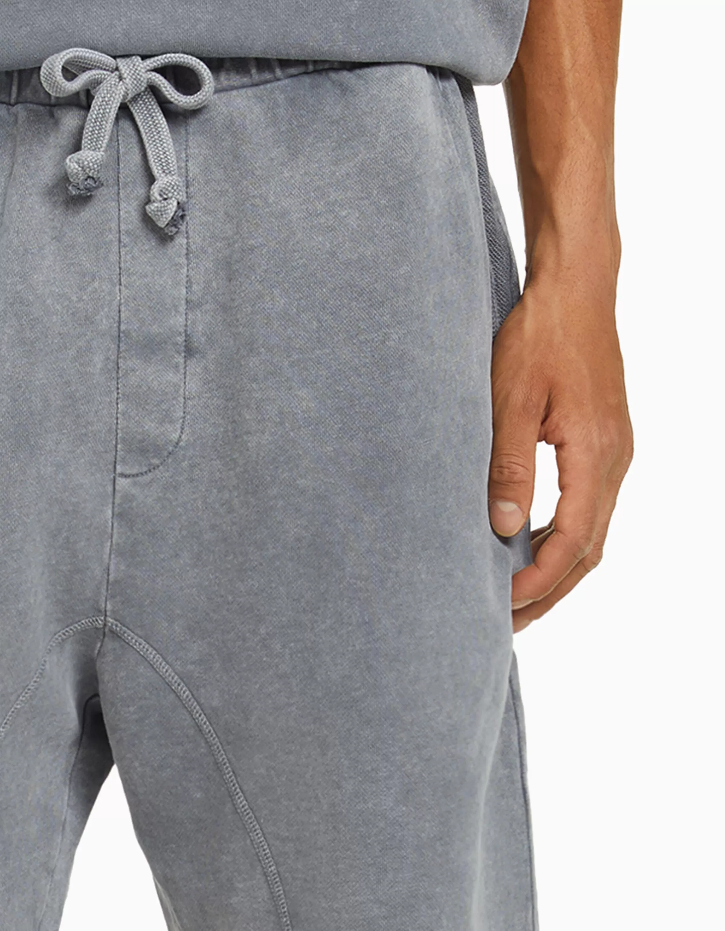BERSHKA Completo Sportivo con Bermuda - Effetto Sbiadito in Pile Bianco