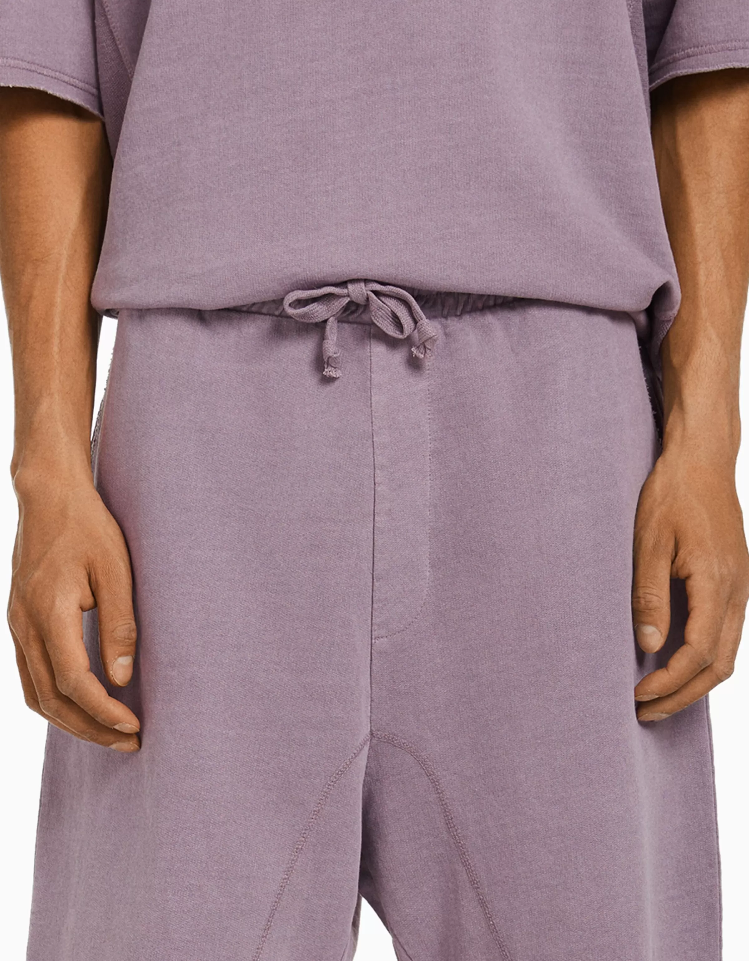 BERSHKA - Bermuda in felpa sbiadita bianco - Stile casual con finitura vintage, comfort estivo e design trendy