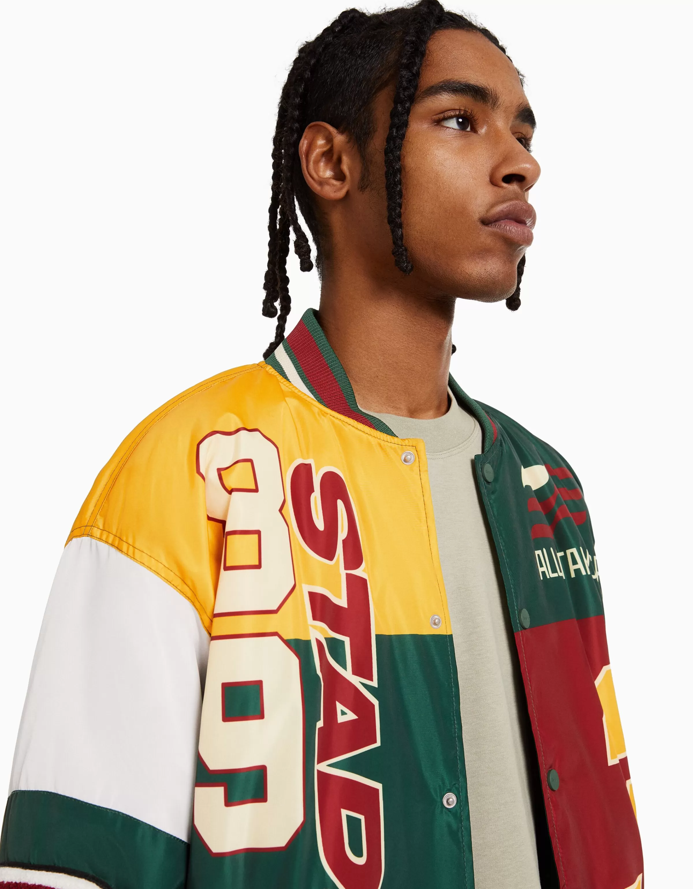 Giubbotti BERSHKA | Bomber leggero con fantasia geometrica in verde smeraldo, imbottitura confortevole per look urbani