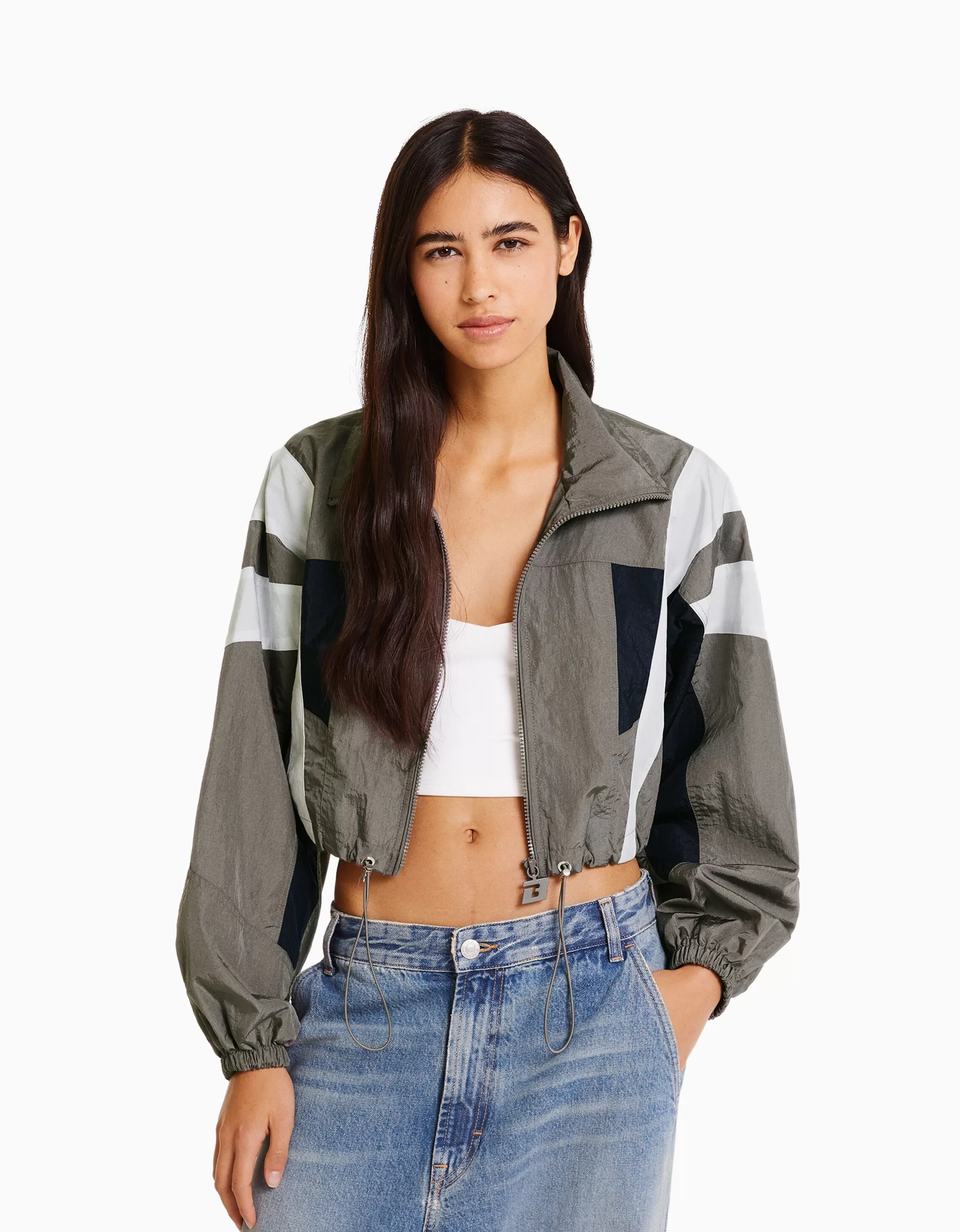 Giubbino corto BERSHKA in nylon con contrasti cromatici - Verde militare ultraleggero

，（