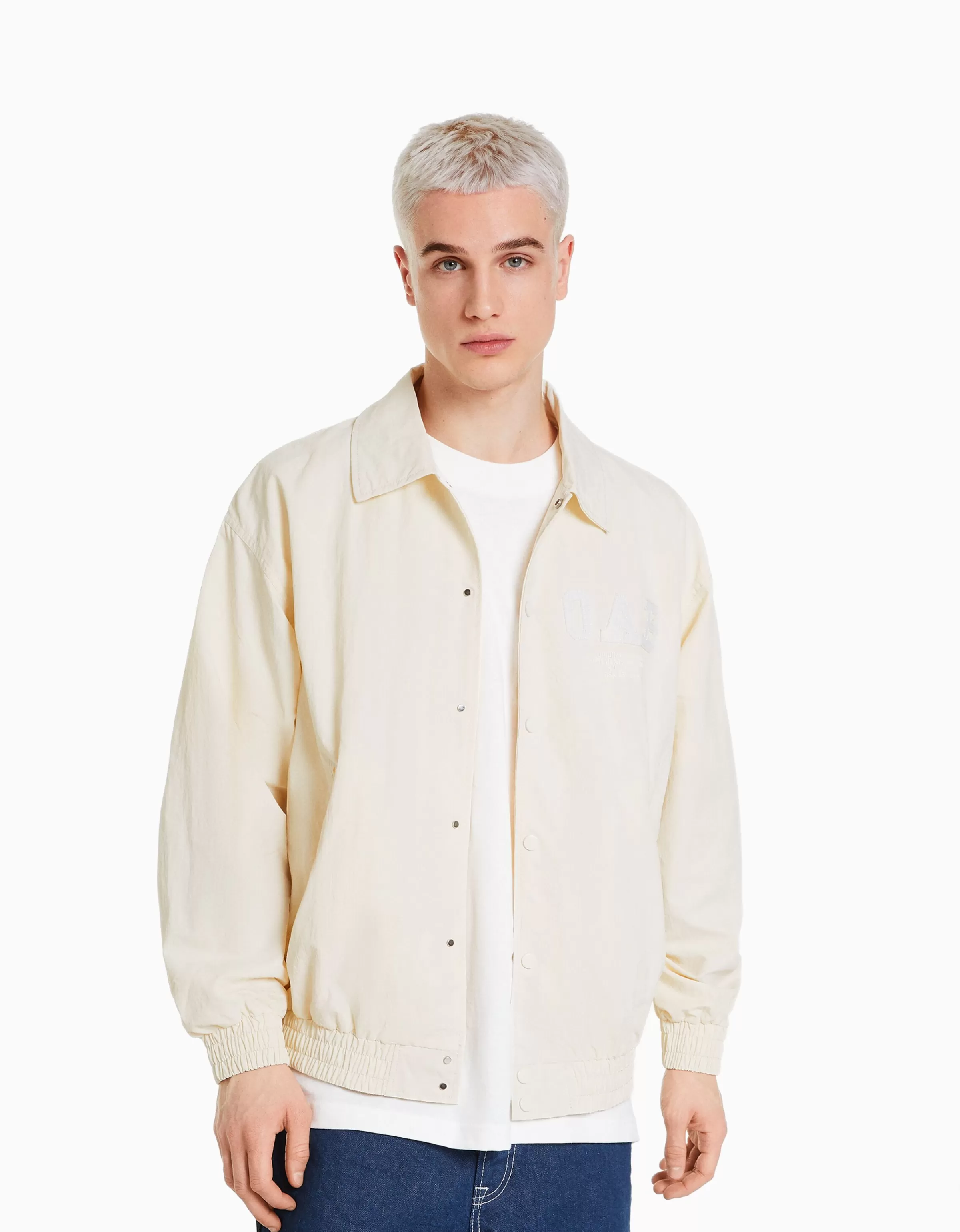 BERSHKA Giacche Primavera 2024 | Giubbotto leggero blu marino con finiture tecniche e design moderno