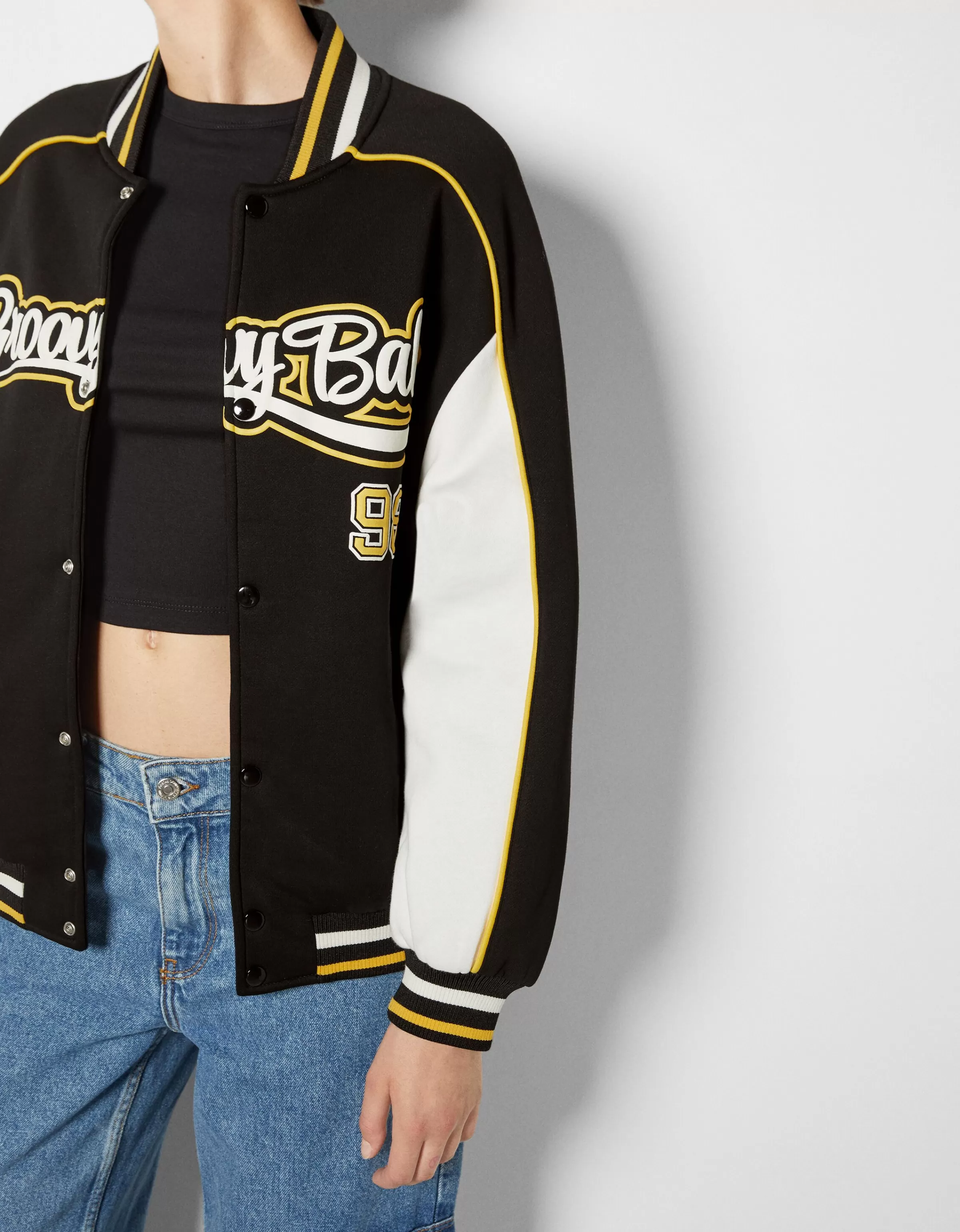 BERSHKA® Giubbetto Varsity con Bordi Contrastanti - Nero Classico per Look Casual