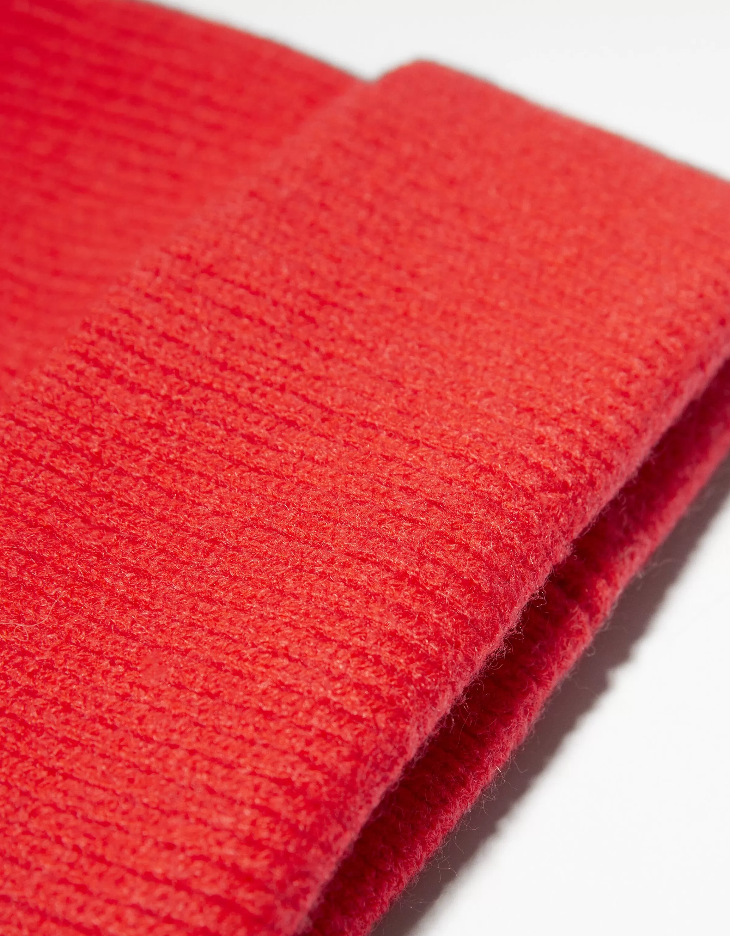 Berretto invernale a maglia Bershka - Rosso vivace con motivo geometrico