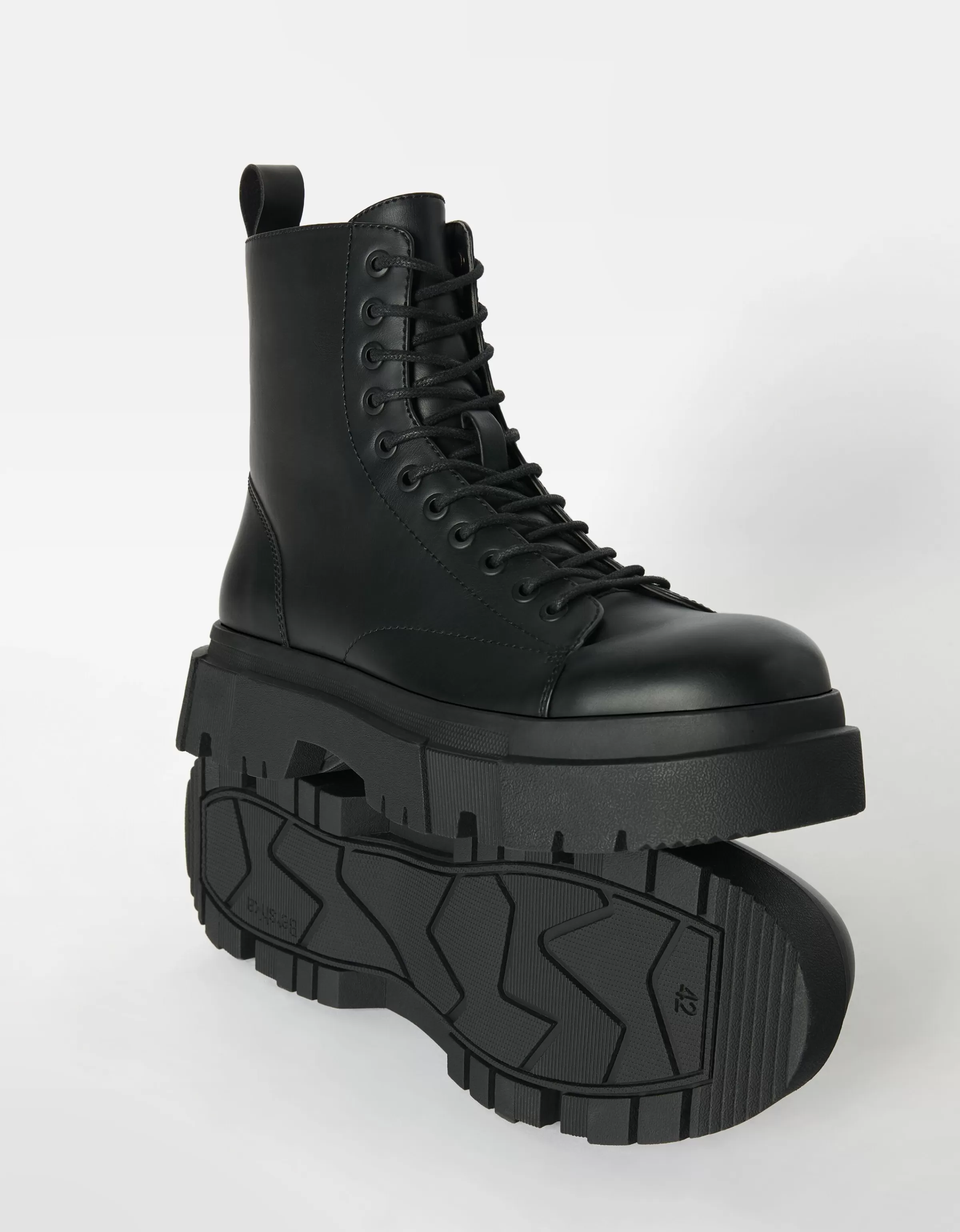 Stivaletti Uomo BERSHKA con Lacci - Suola Antiscivolo Rinforzata in Nero Opaco