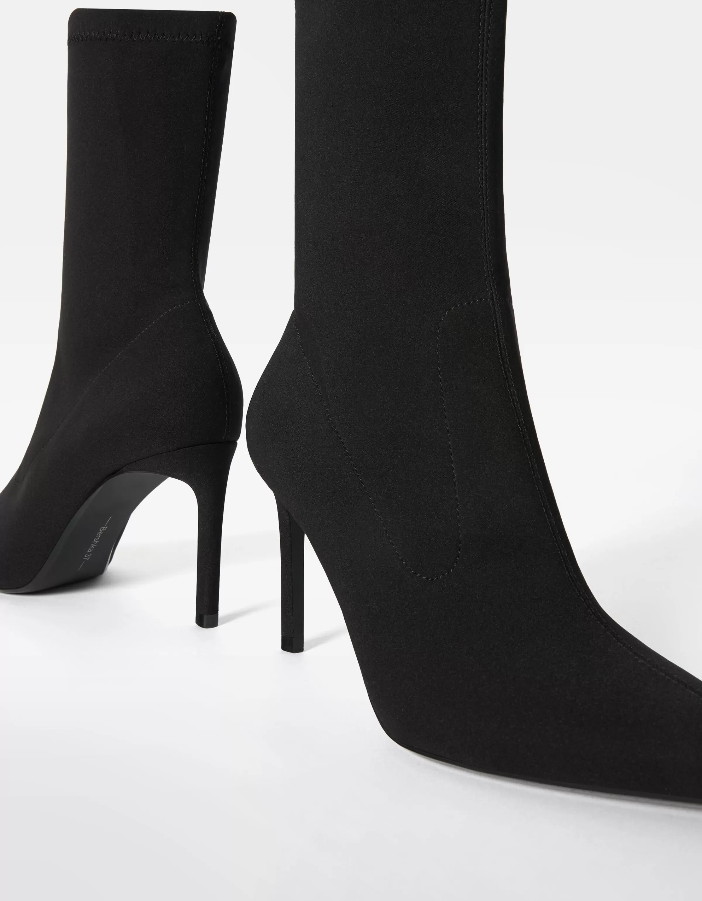 BERSHKA - Stivaletti Serata con Tacco Slim Nero, Scarpe Comode per Feste ed Eventi Speciali