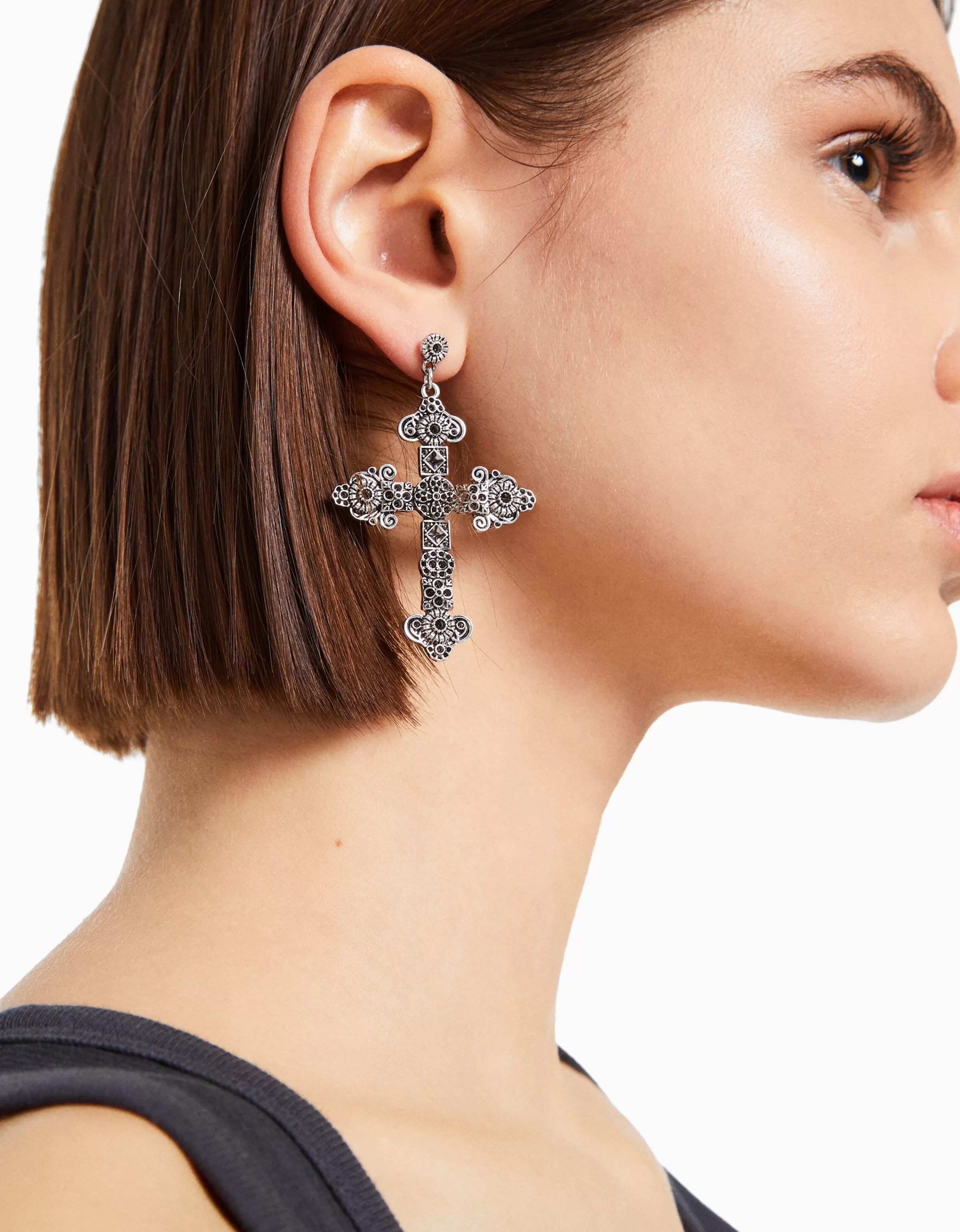 Orecchini minimalisti a croce in argento 925 - Design essenziale Bershka con chiusura a clip comoda e stile versatile per ogni occasione