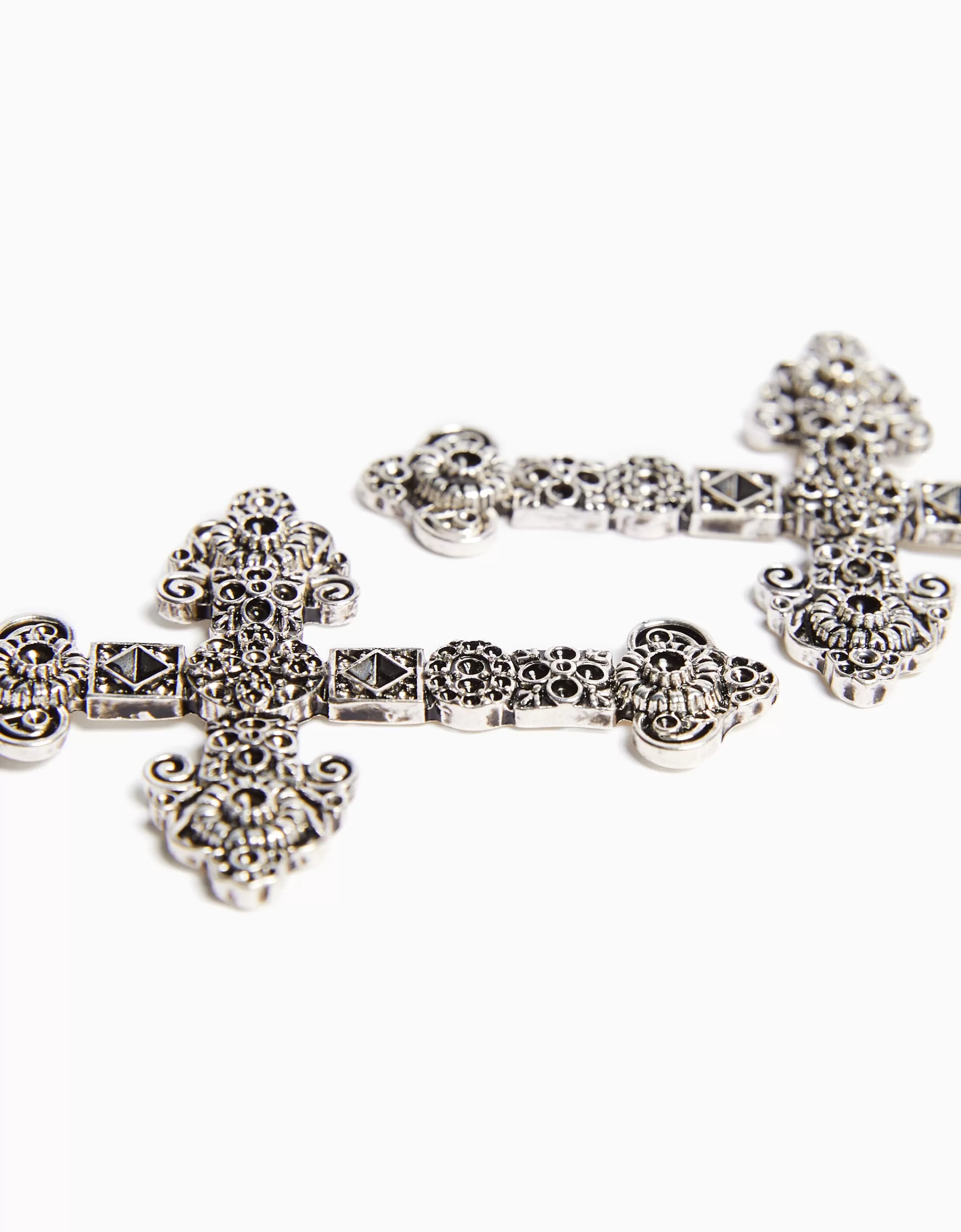 Orecchini minimalisti a croce in argento 925 - Design essenziale Bershka con chiusura a clip comoda e stile versatile per ogni occasione