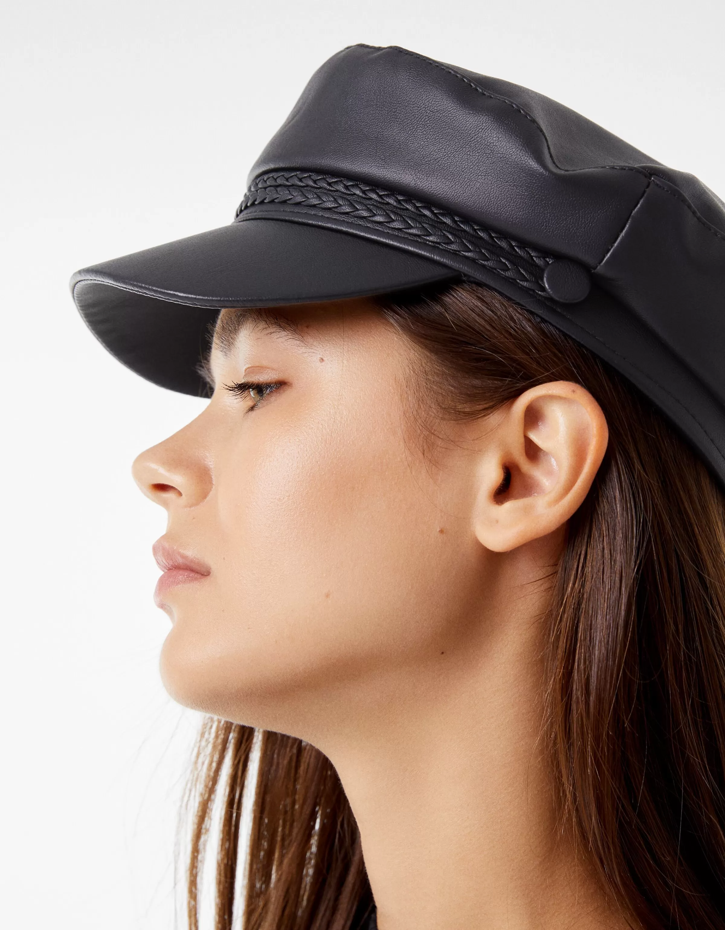 BERSHKA Berretto Marinaio Stile Vintage - Nero Lucido in Pelle Sintetica