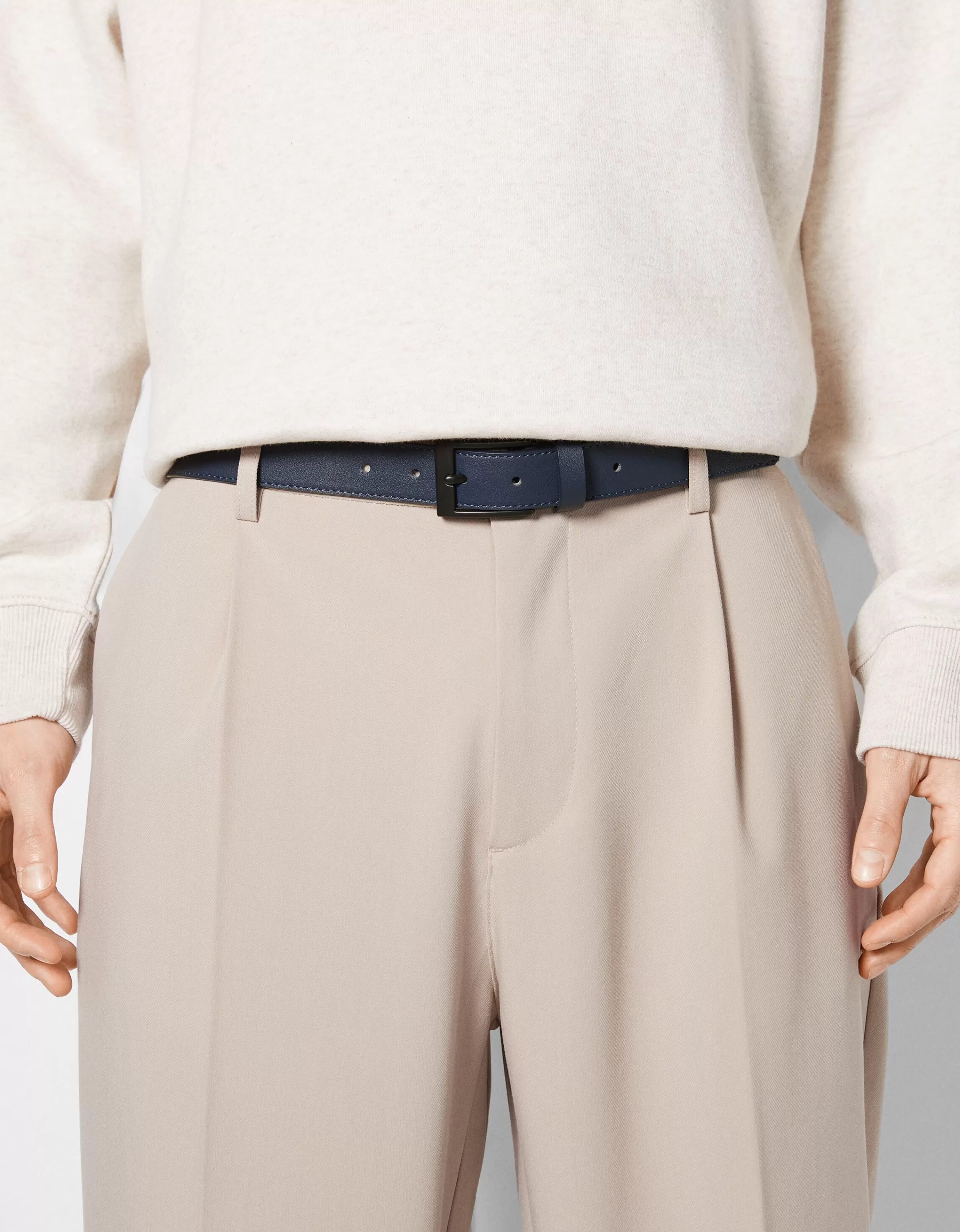 BERSHKA | Cintura slim in similpelle blu navy - Accessorio modulabile con fibbia minimal per styling versatile