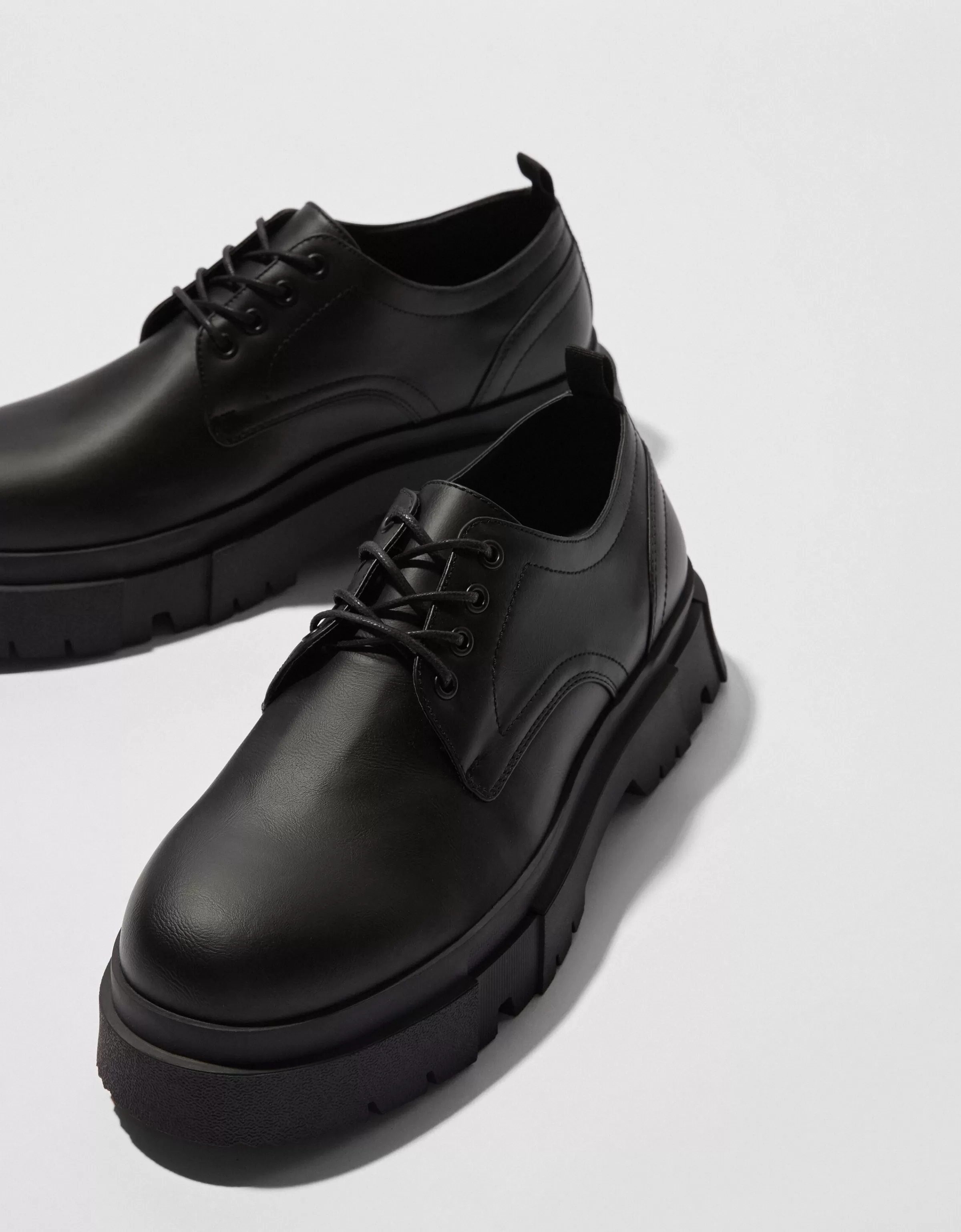 BERSHKA Stivaletti Eleganti Uomo, Nero con Suola Antiscivolo - Scarpe Formali Comode per Occasioni Speciali