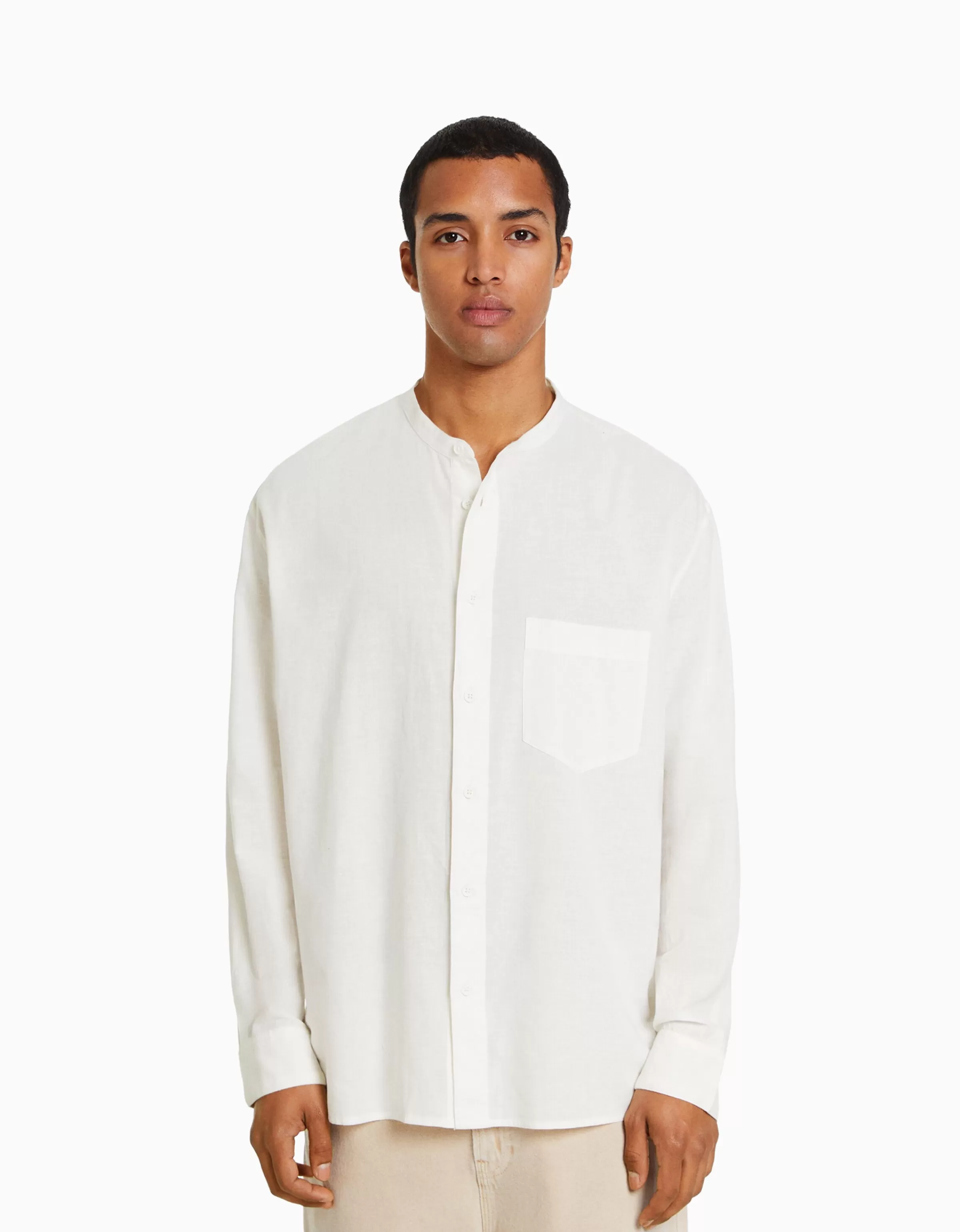 BERSHKA Camicia in Lino Stagionale - Manica Lunga Confortevole Bianco Puro, Ideale per Abbinamenti Casual 

(：，，