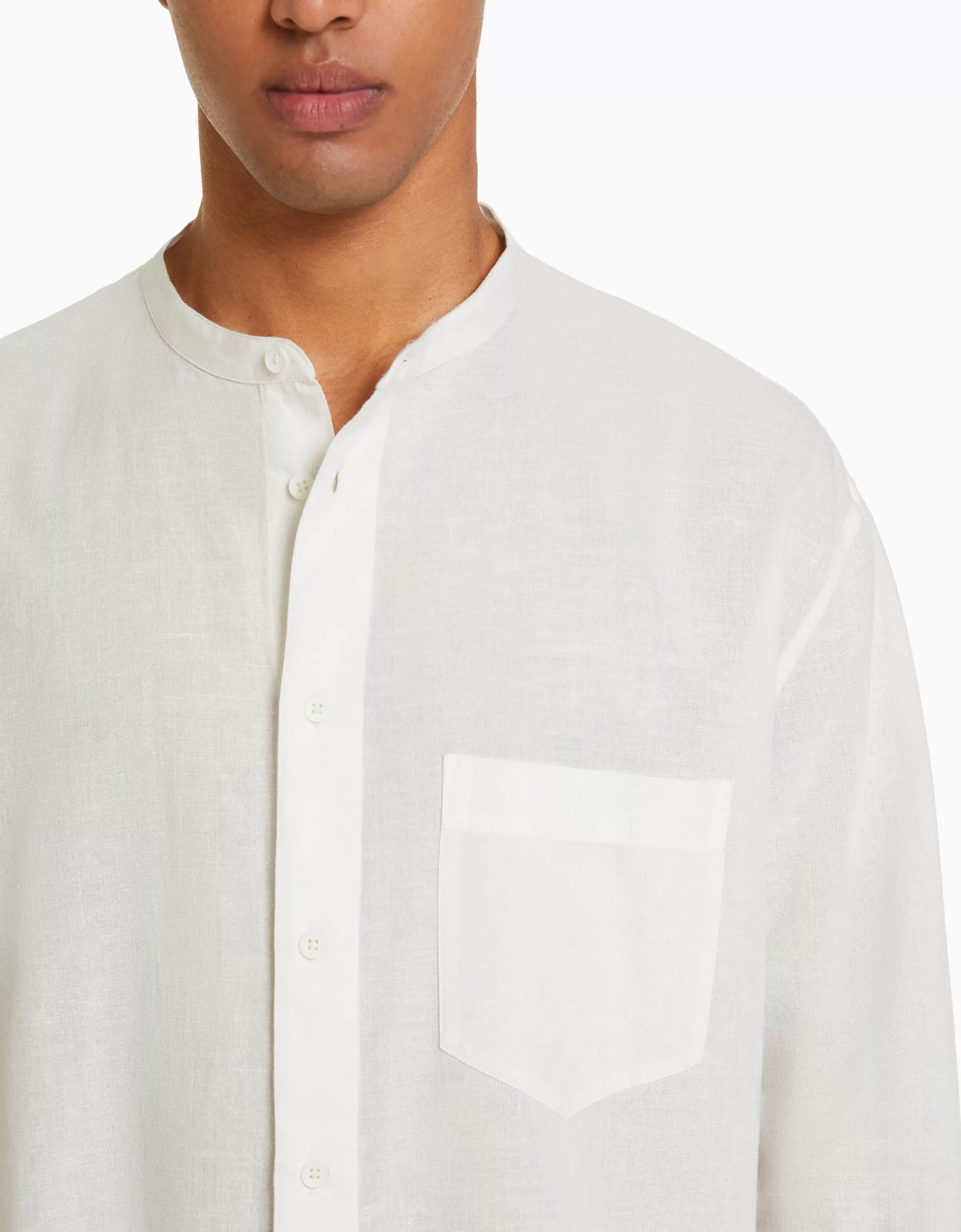 BERSHKA Camicia in Lino Stagionale - Manica Lunga Confortevole Bianco Puro, Ideale per Abbinamenti Casual 

(：，，