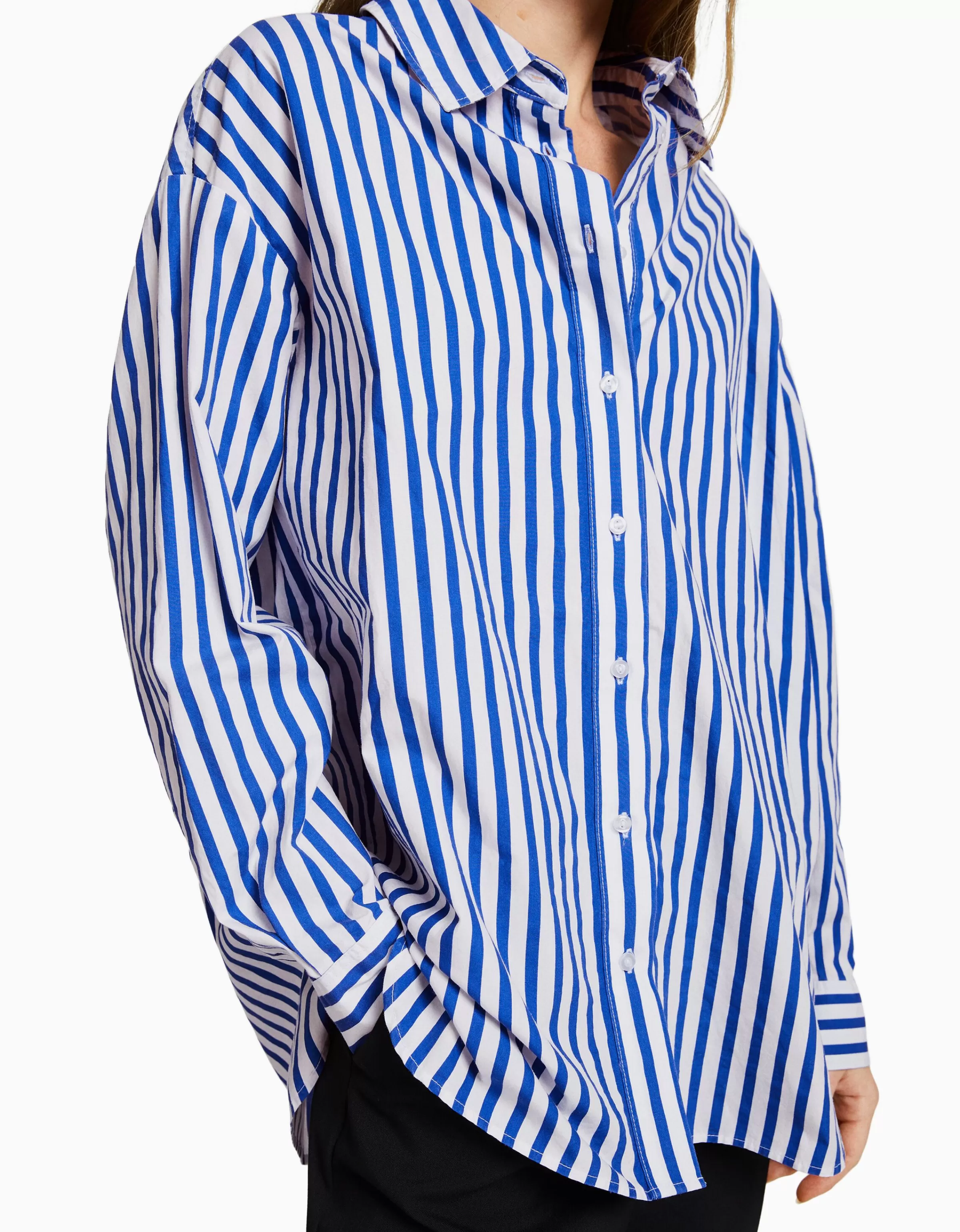 Camicia oversize in cotone popeline verde con maniche lunghe, stile casual e confortevole - Bershka
