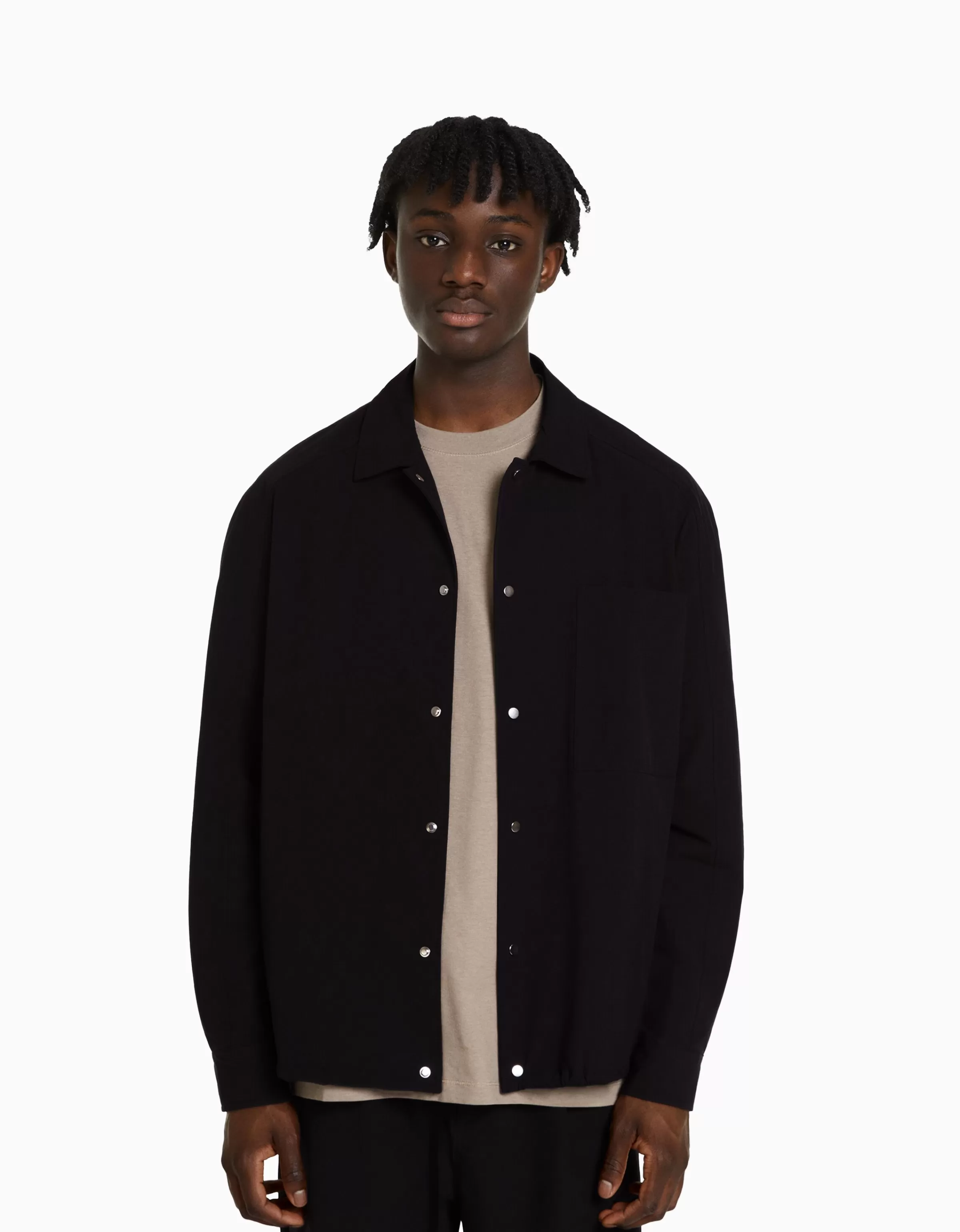 BERSHKA Camicia Uomo Moderna in Tessuto Paracadute - Manica Lunga Nero Essenziale
