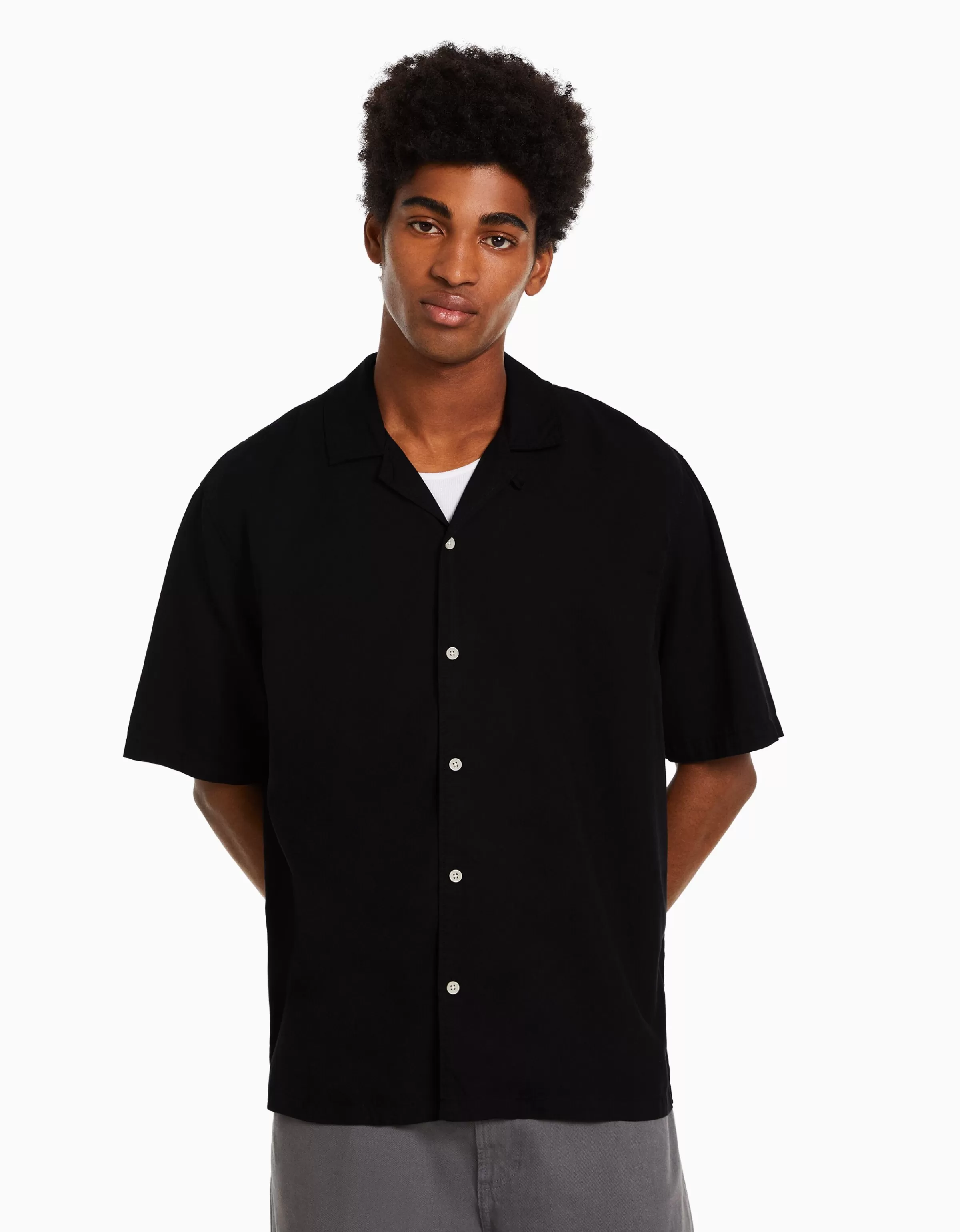 Camicetta oversize Bershka in tinta unita - Bianco naturale con taglio rilassato e dettagli casual