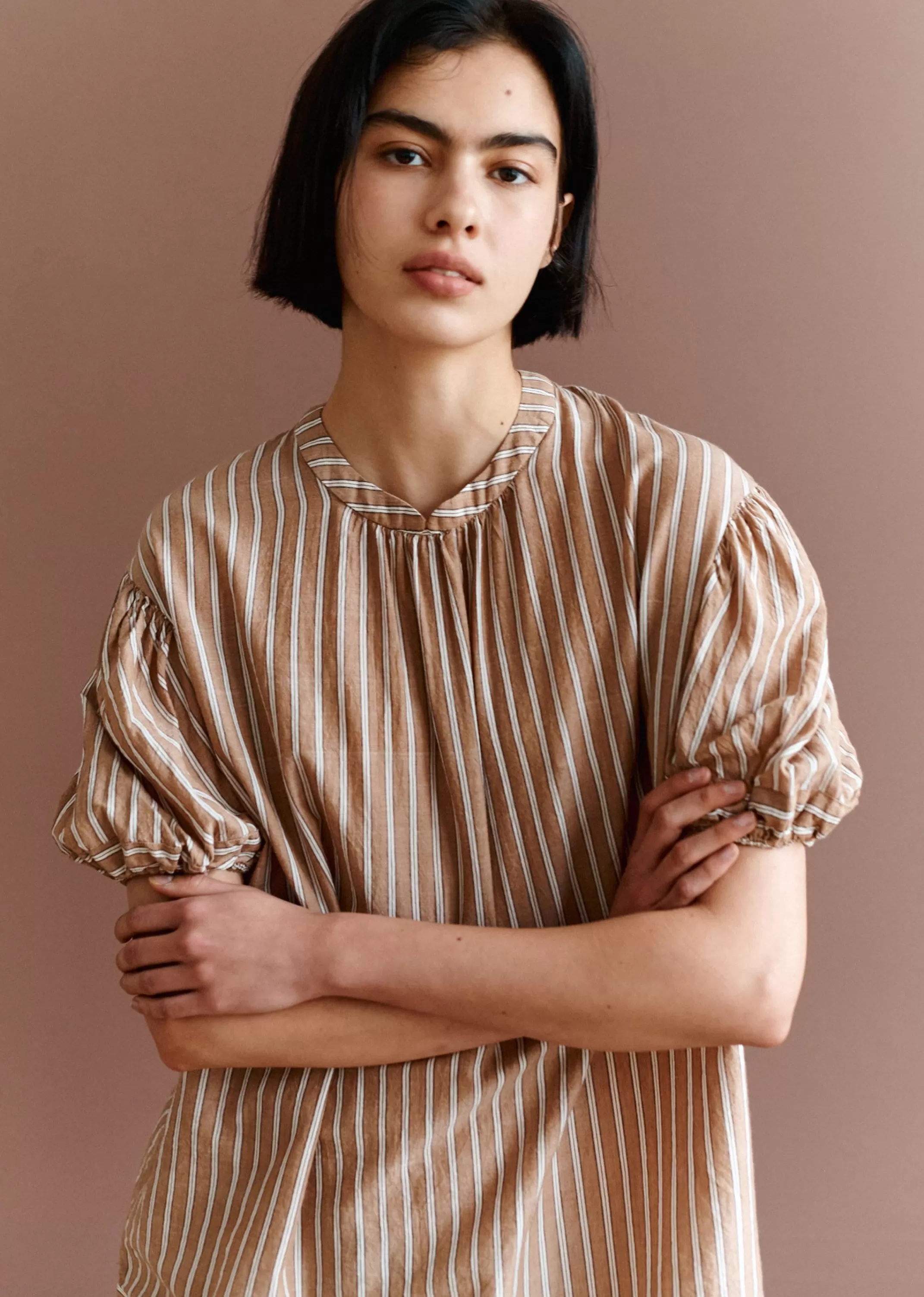 Camicia Elegante con Dettaglio Righe Beige CARAMEL - Moda Giovani