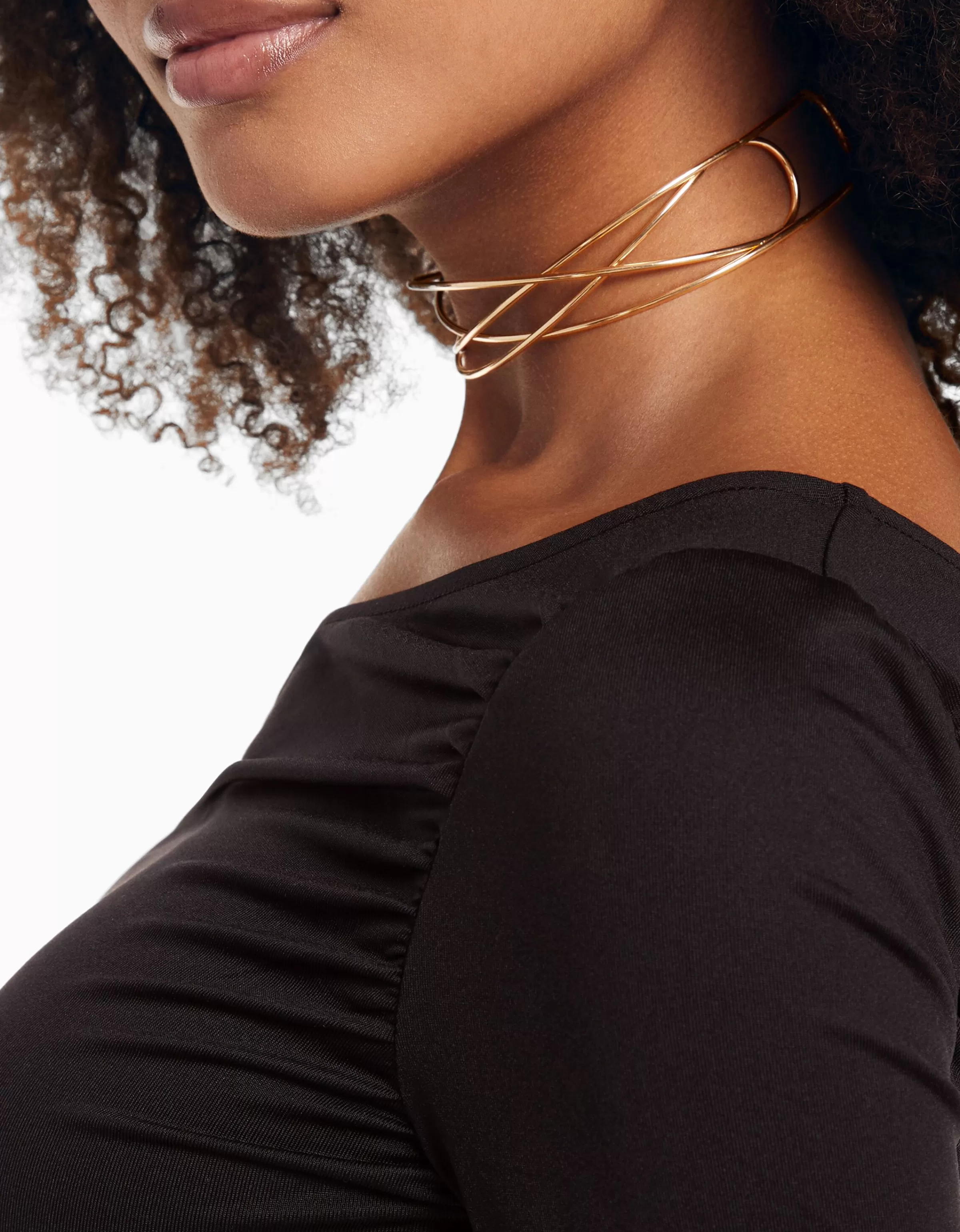 Collana Choker Bershka in Oro - Intrecciato Minimalista per Stile Effortless