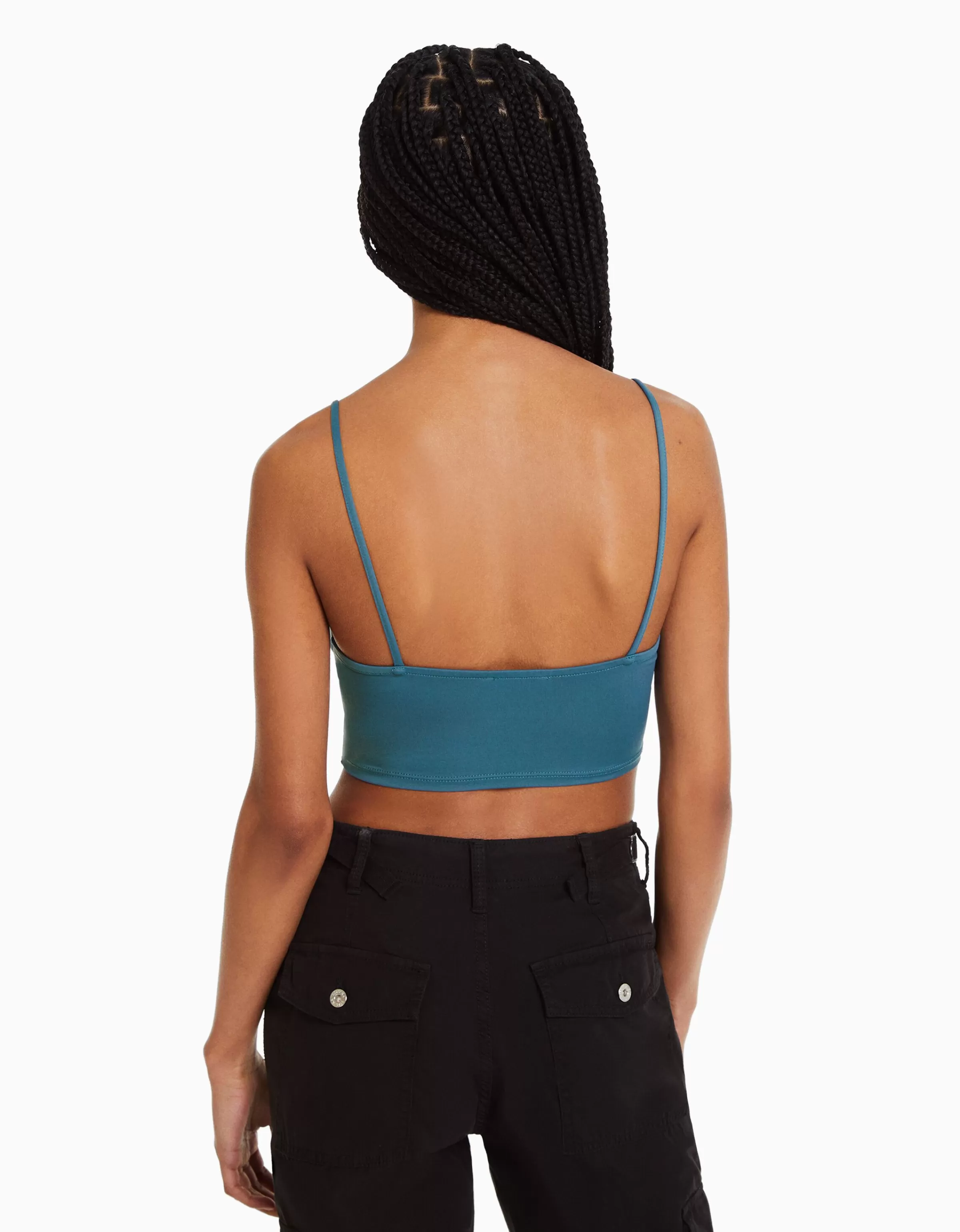 Elegante crop top BERSHKA con dettaglio spalline sottili - Bianco latte per look primaverile