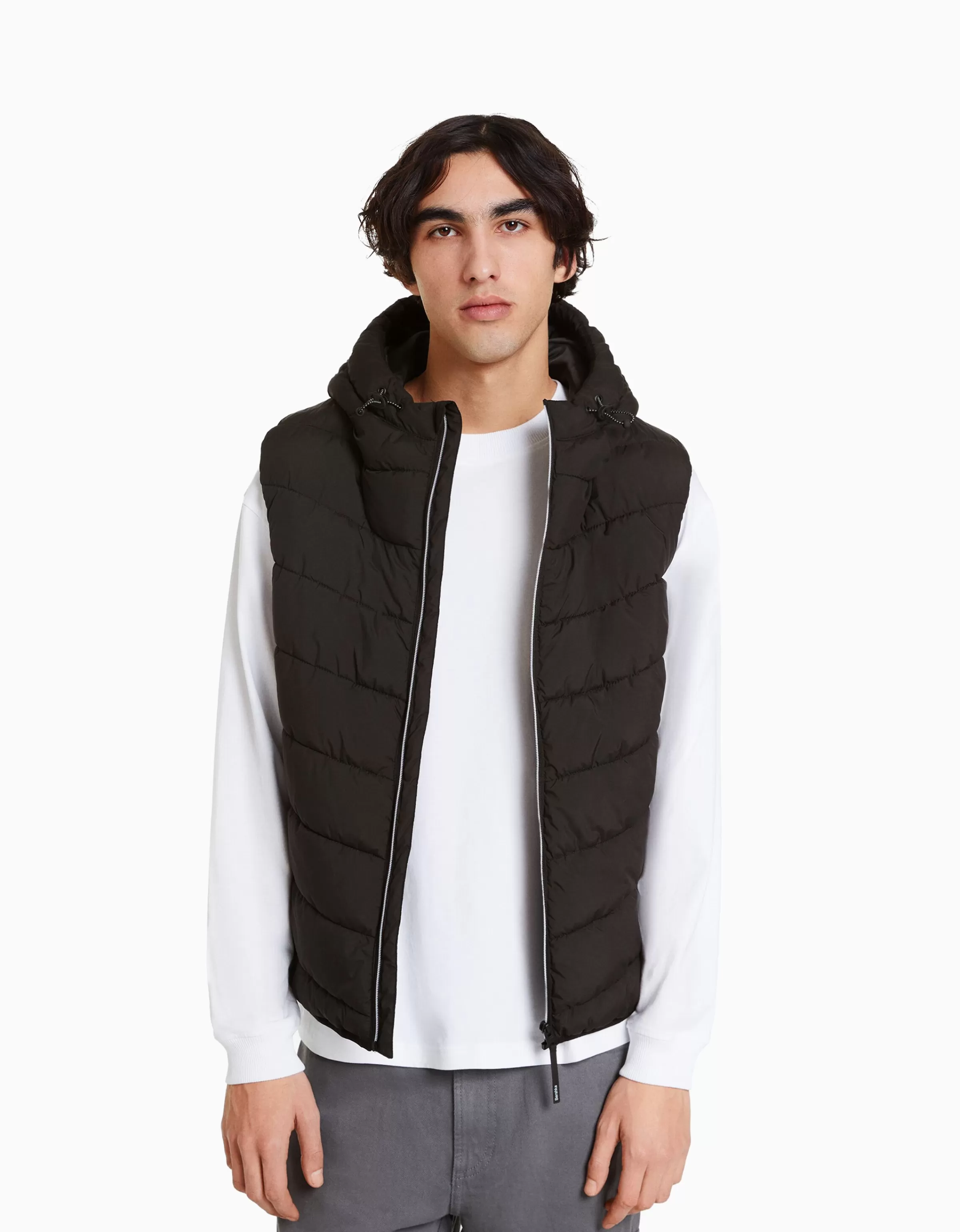 BERSHKA | Giubbotti e Giacche Invernali - Piumino Leggero Senza Maniche con Cappuccio Imbottito - Nero Classico, Ideale per Stratificazione - Stile Urban