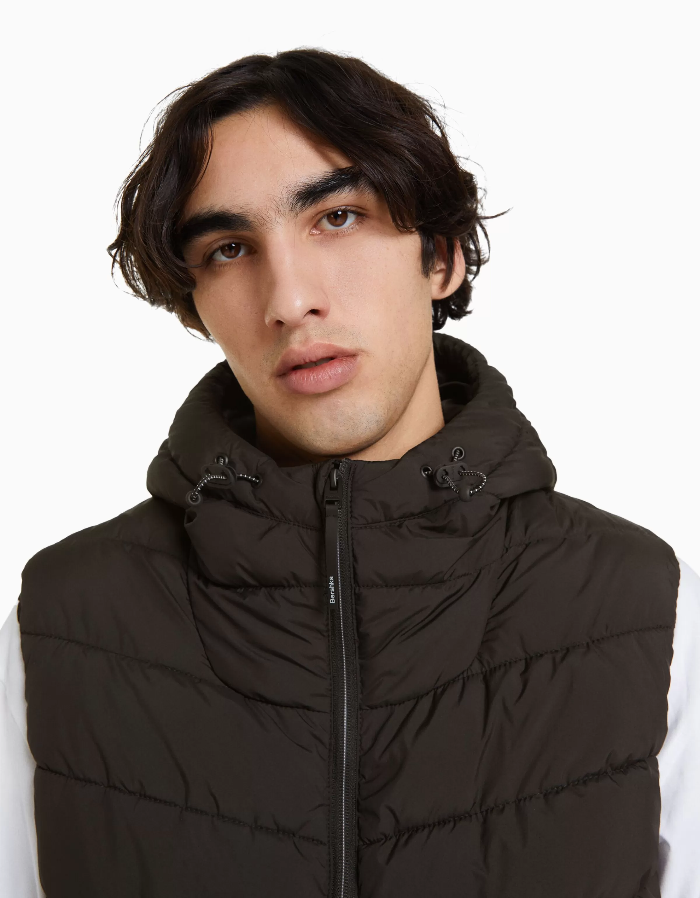 BERSHKA | Giubbotti e Giacche Invernali - Piumino Leggero Senza Maniche con Cappuccio Imbottito - Nero Classico, Ideale per Stratificazione - Stile Urban