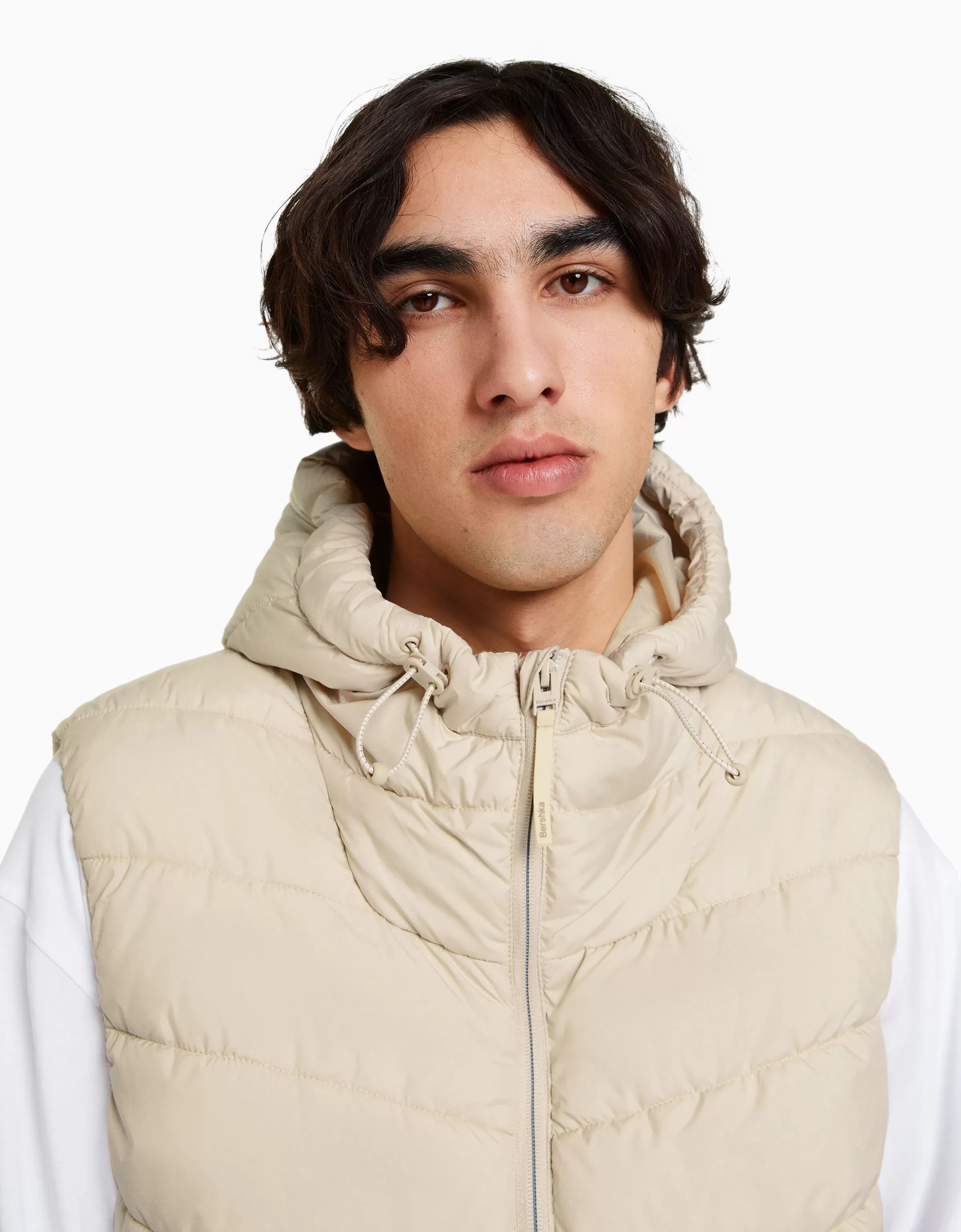 BERSHKA | Piumino Senza Maniche con Cappuccio Imbottito - Nero | Giacche e Giubbotti 

，，，，。