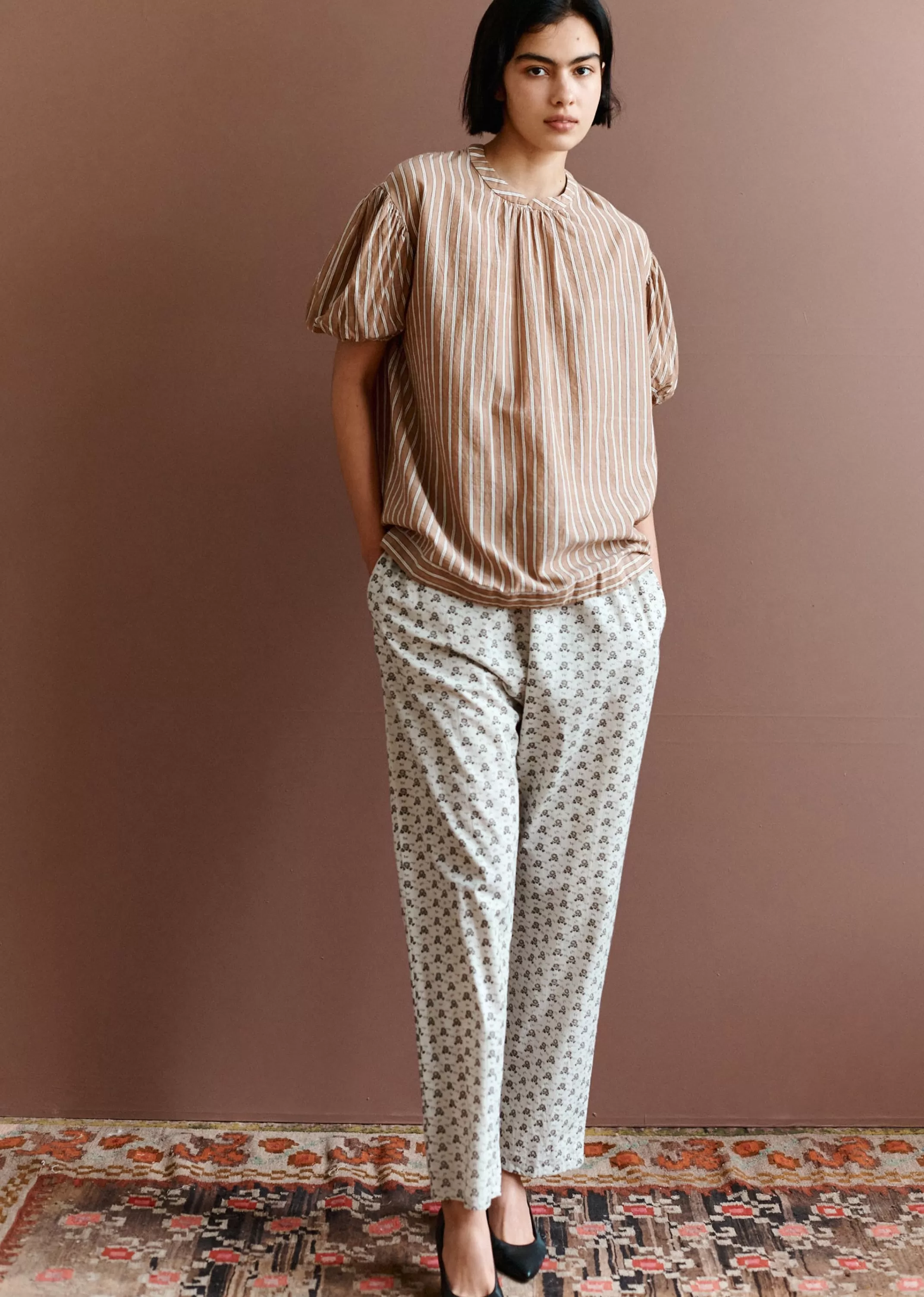 Pantaloni Eleganti CARAMEL per Giovani - Stampa Floreale con Pallini in Tinta Bacca di Sambuco