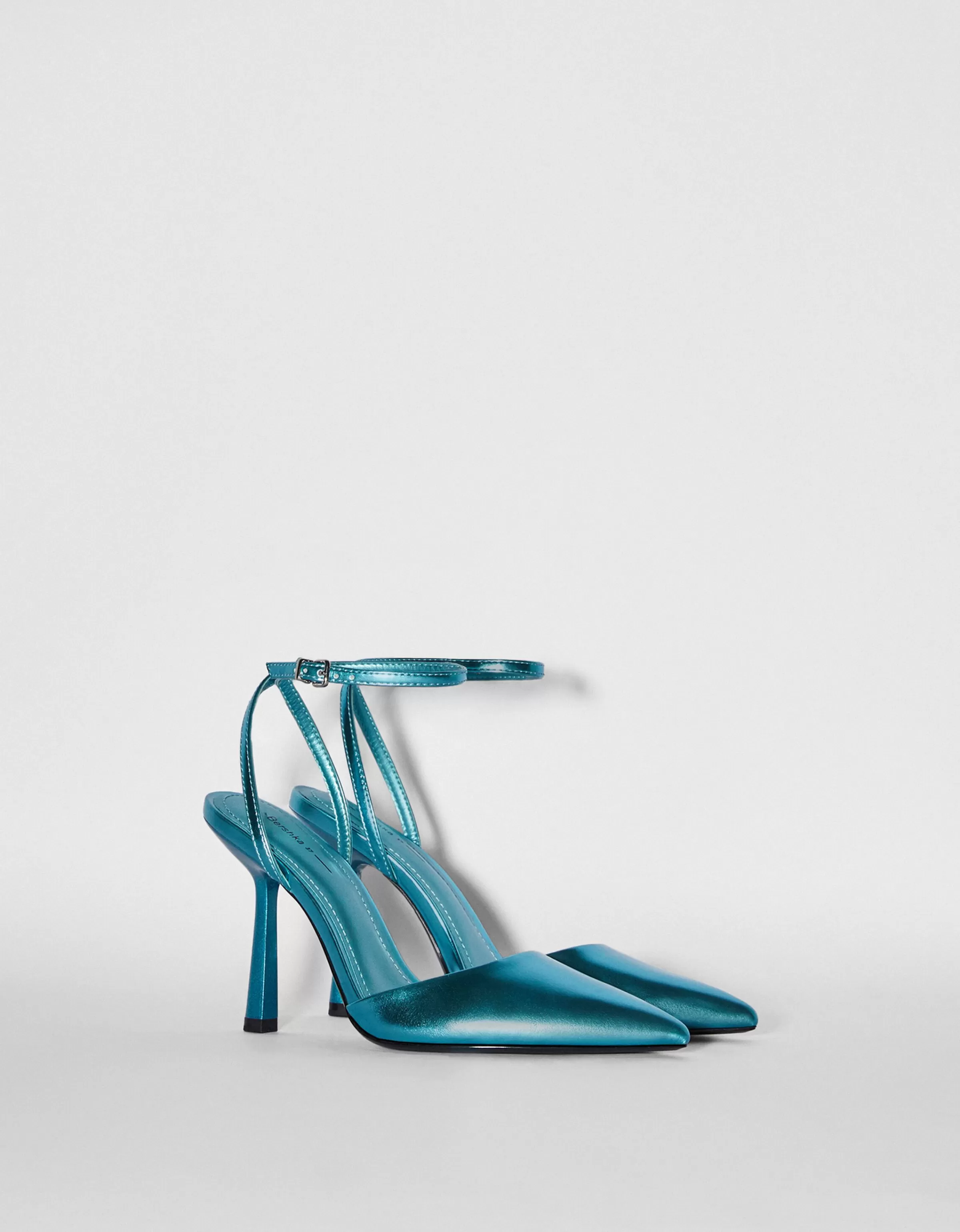 Bershka Sandali con Tacco a Mule per Serate Glam - Design Metallizzato Lucido Fuchsia, Ideali per Look Audaci