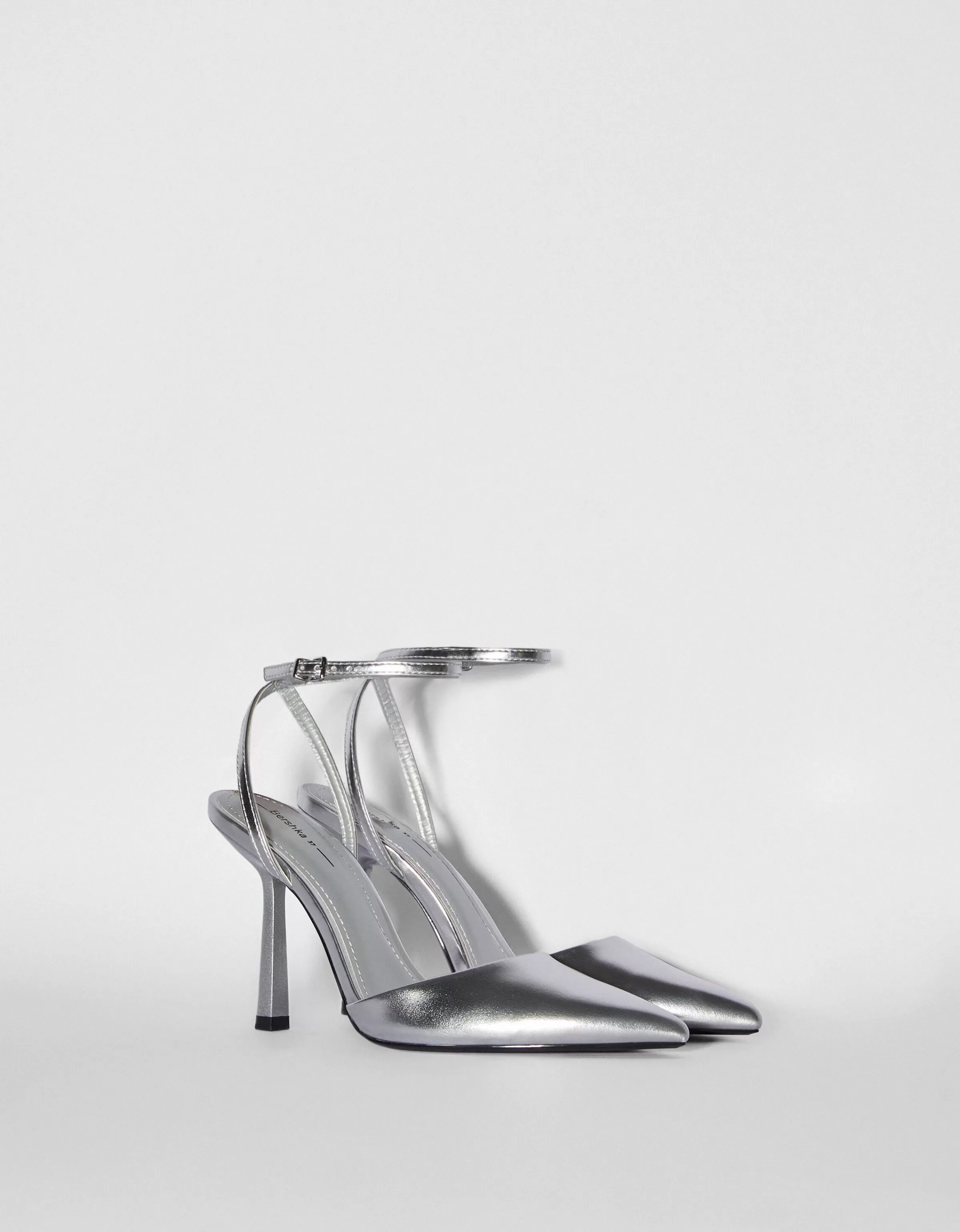 BERSHKA Mules con Tacco in Vernice Fuchsia Metallizzato, Perfette per Serate Glamour e Feste Moderne