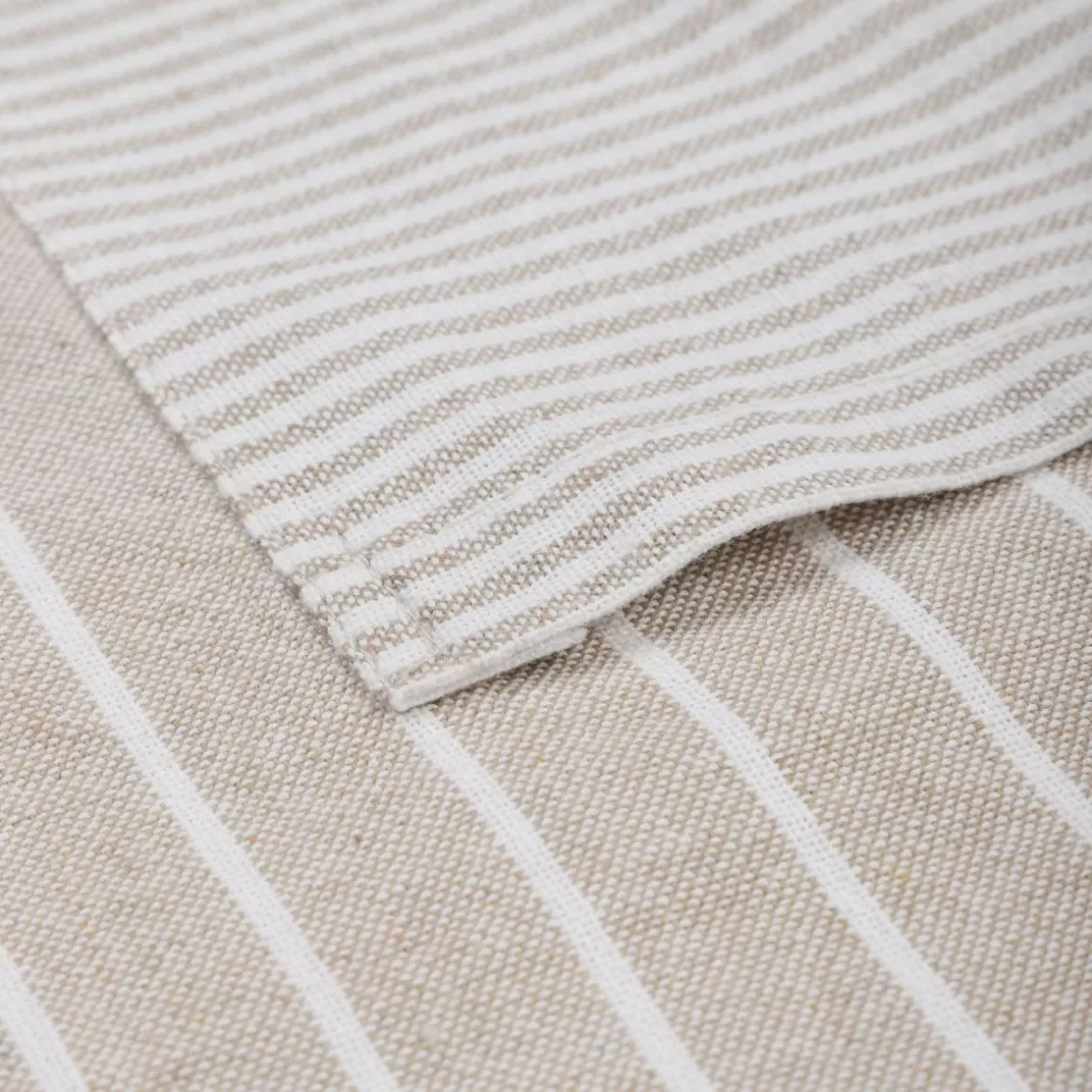 Tovaglietta da Cucina in Cotone Righe Eleganti HOMLA - 60x80 cm, Pratica e Resistente con Dettaglio Moderno - Perfetta per la Tua Tavola