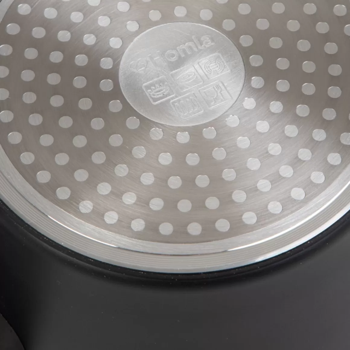 HOMLA Pentola Tristan con Coperchio - Design Accattivante in Nero e Arancione, Capienza 1,2 Litri per Cucina Professionale