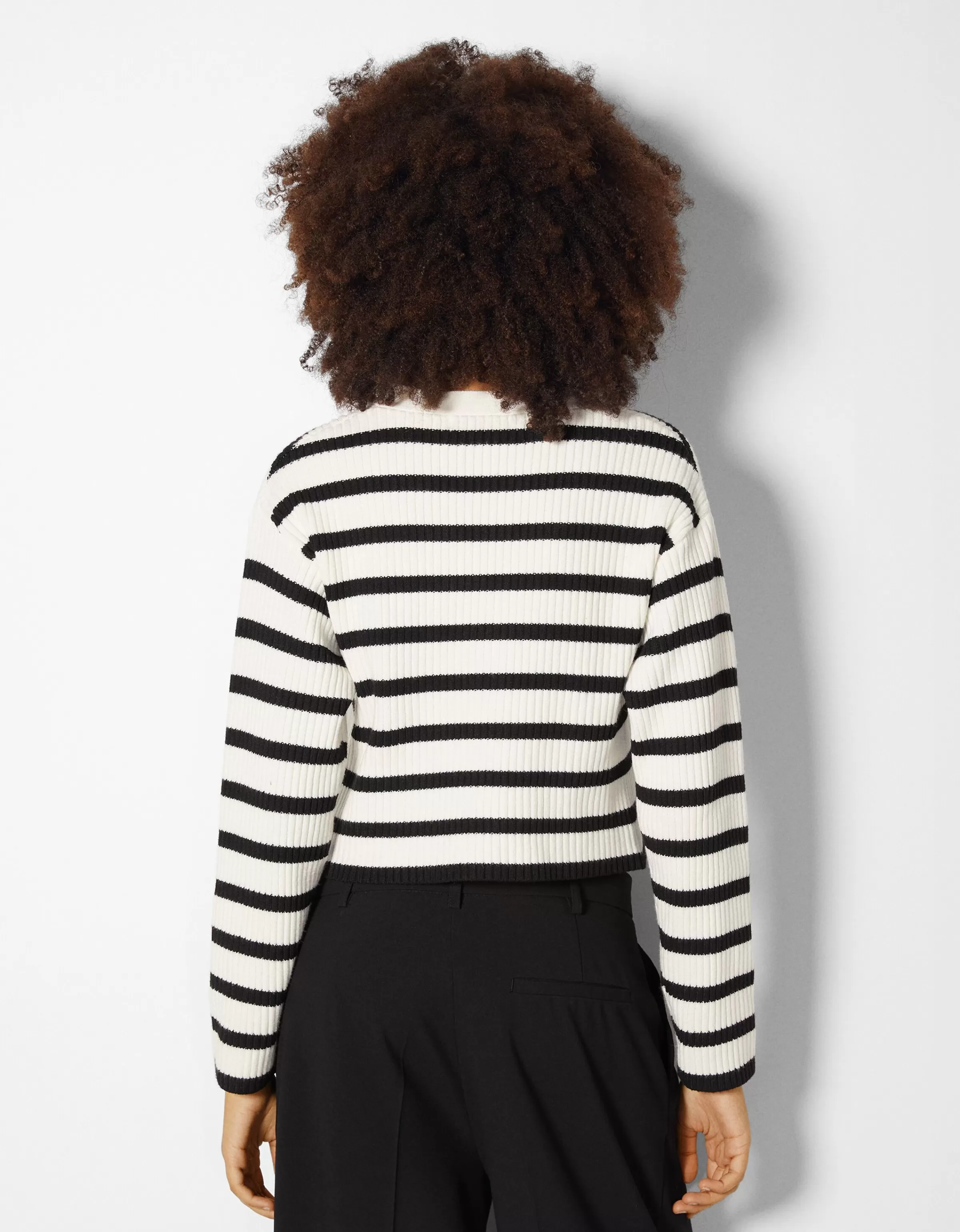 Gilet in maglia con righe laterali e bordi a coste - Ecru Bershka