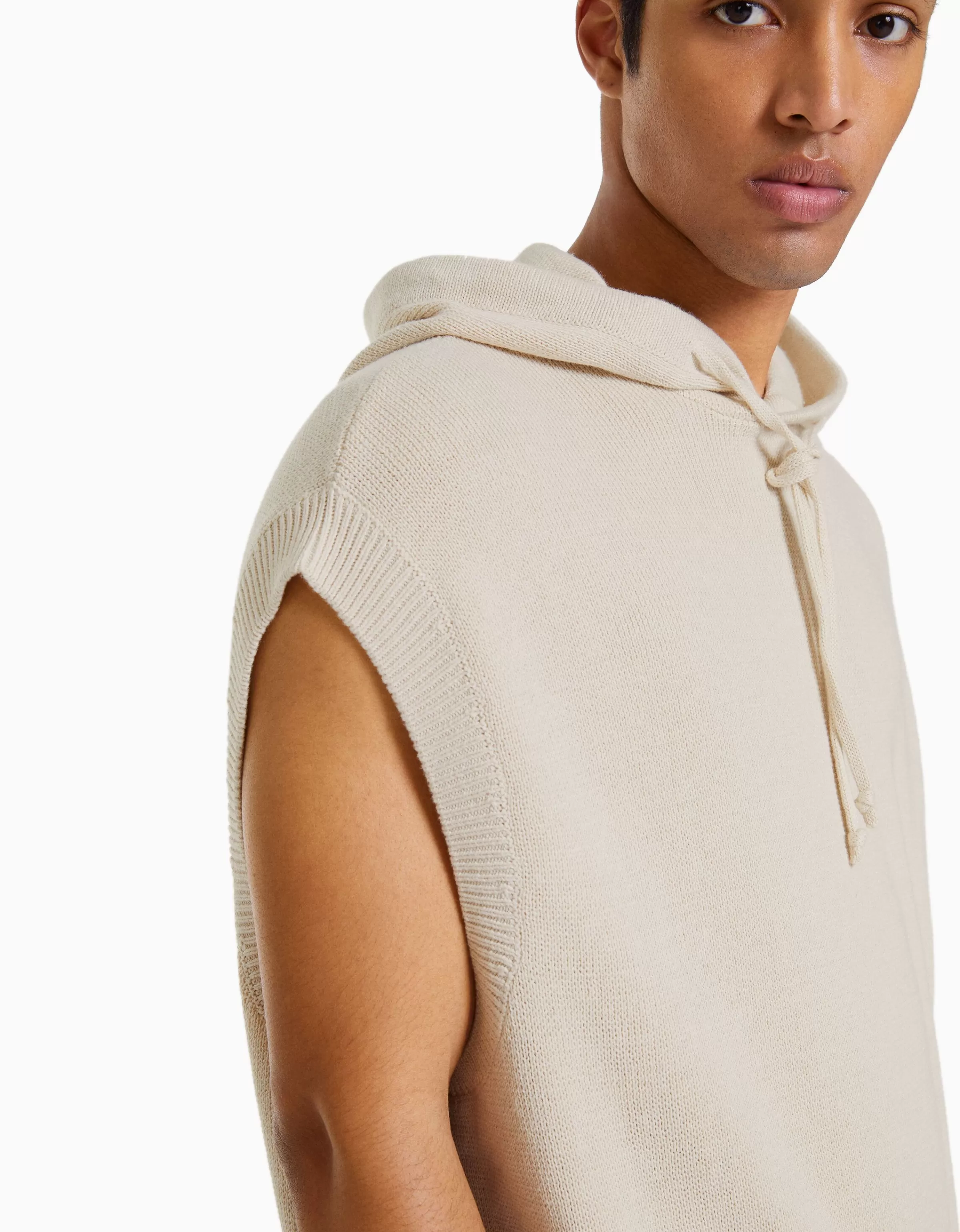 BERSHKA Maglioni e Gilet*Gilet senza maniche con cappuccio in maglia ecru