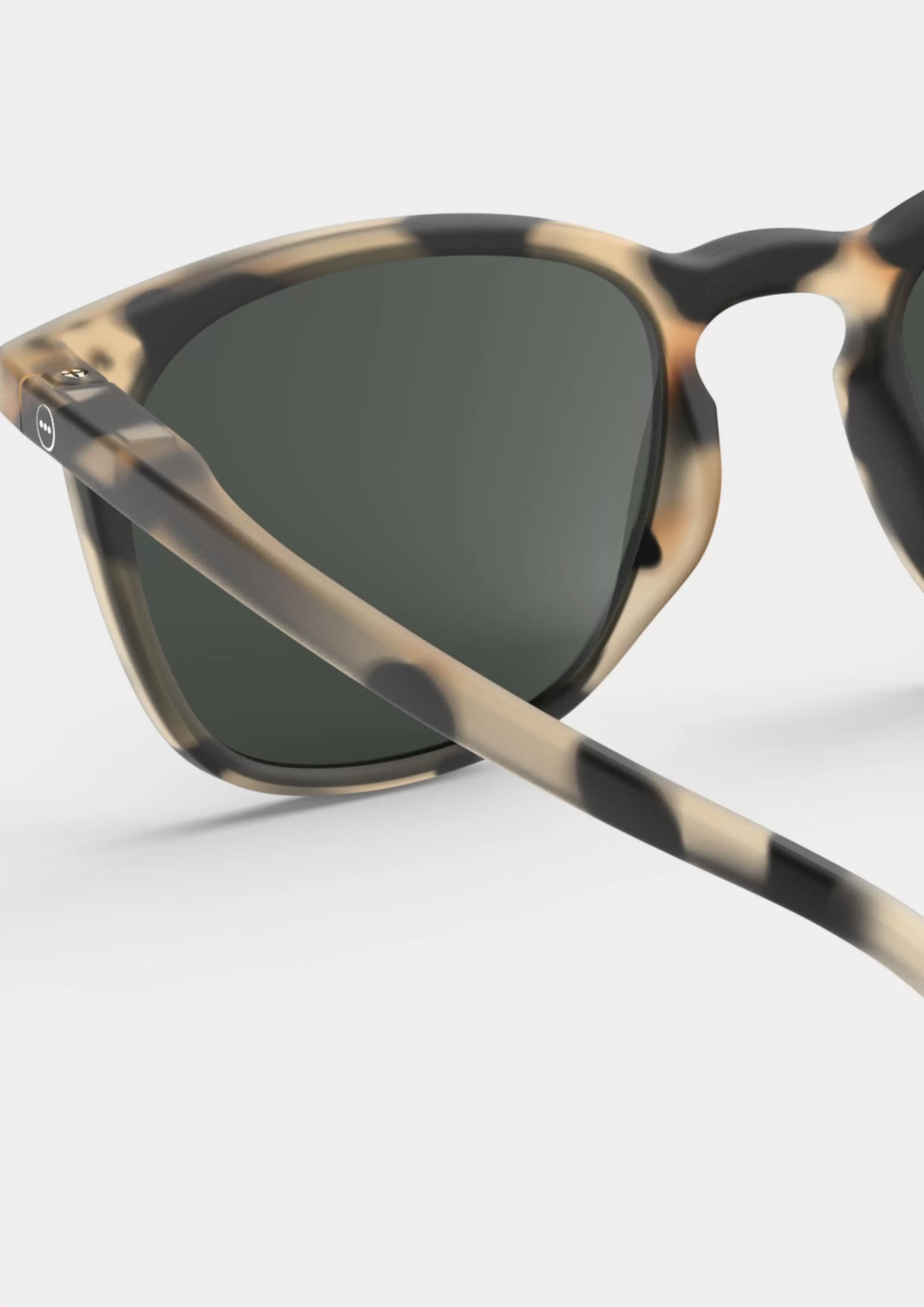 Occhiali da sole CARAMEL Izipizi Modello E - Design elegante in tartaruga chiara