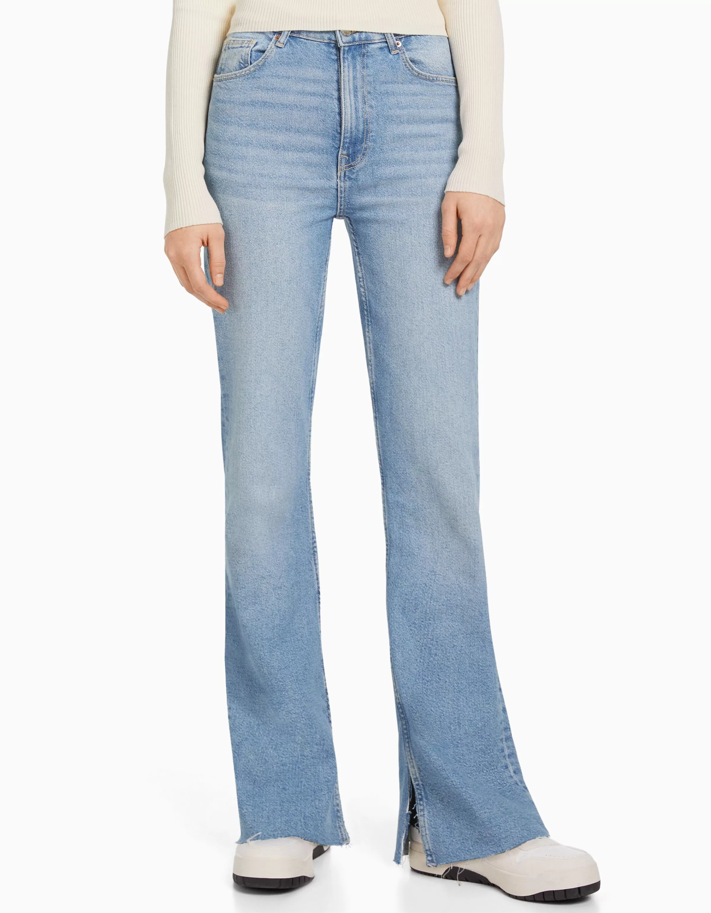 BERSHKA Jeans con taglio casual e dettaglio a spacco laterale in nuance blu intenso