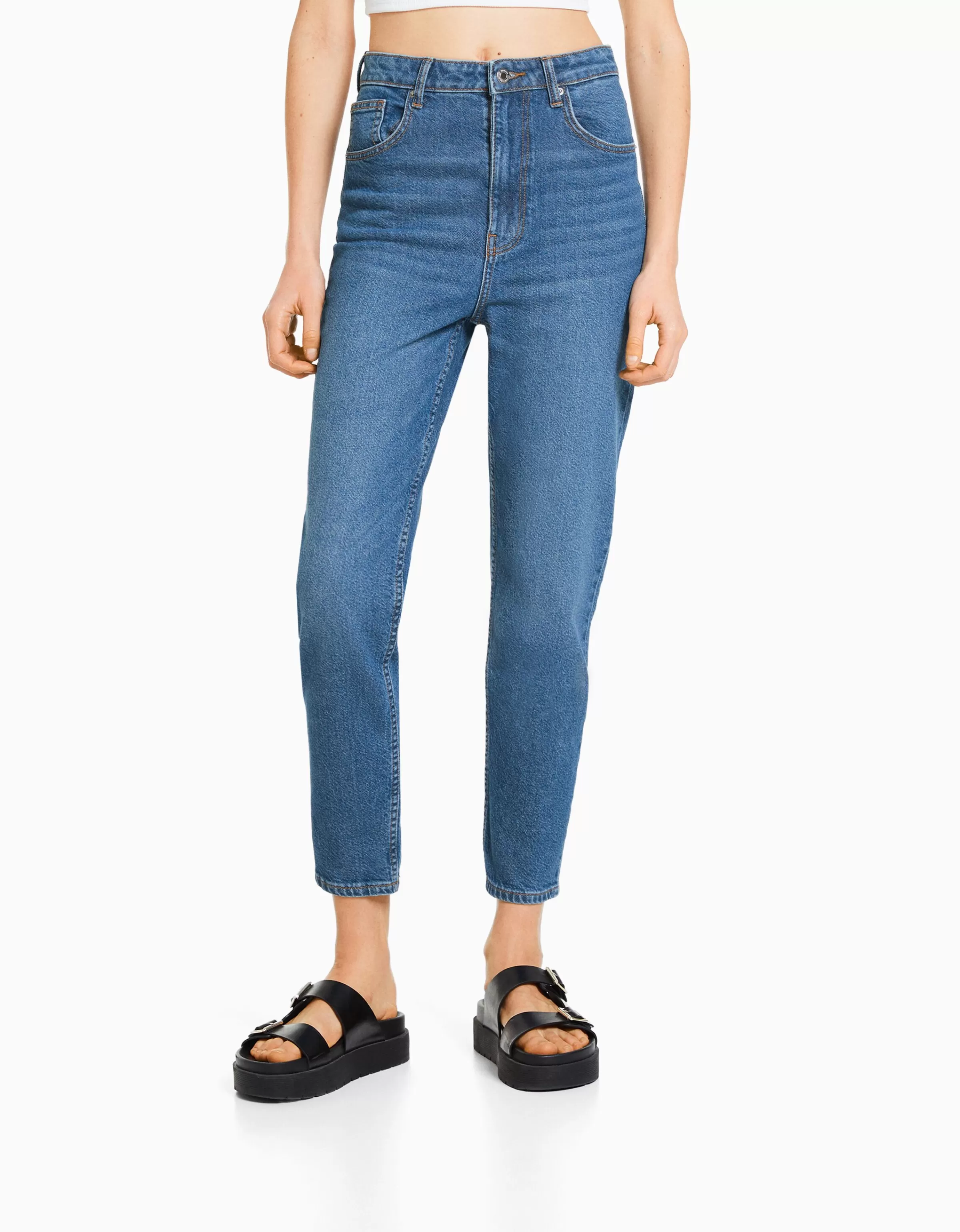 BERSHKA Denim Mamma: Jeans Slim Casual con Sfumatura Lavata in Blu Vintage