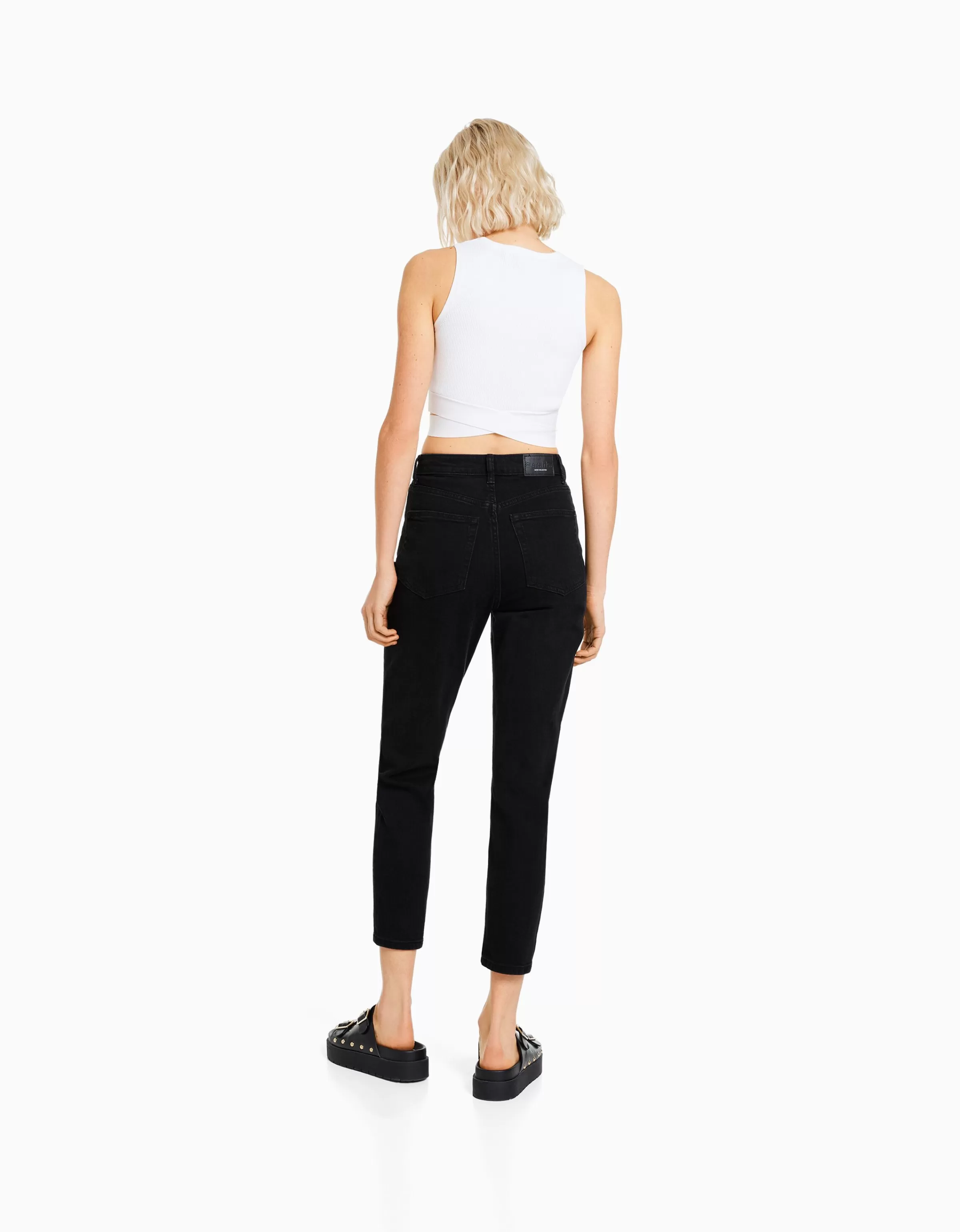 Jeans BERSHKA Fit Mamma Slim Comfort con Tasche Alte - Blu Sbiadito Effetto Vintage per Look Casual Chic