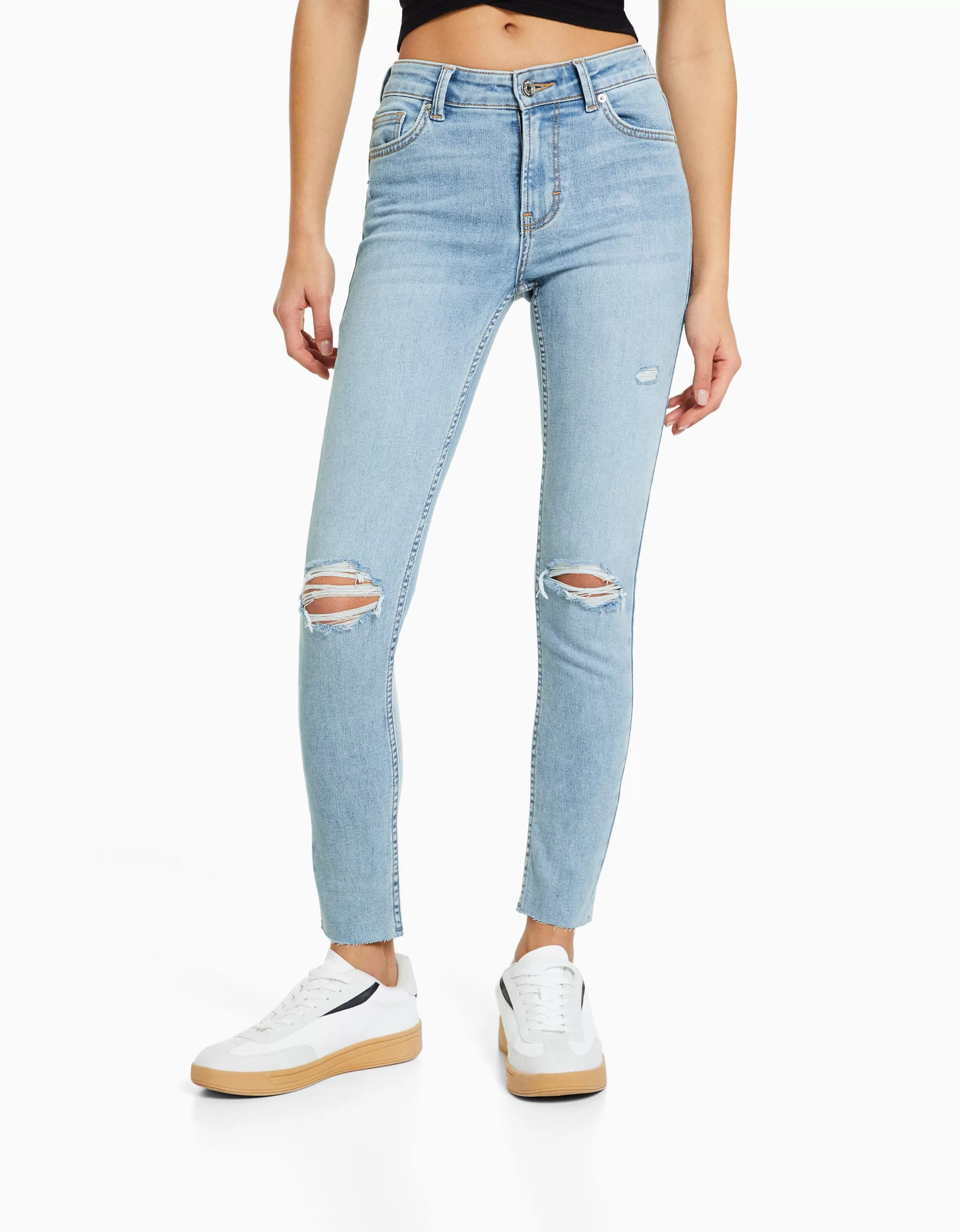 BERSHKA Jeans Skinny Vita Bassa - Denim Blu con Finiture Retro per Uno Stile Autentico