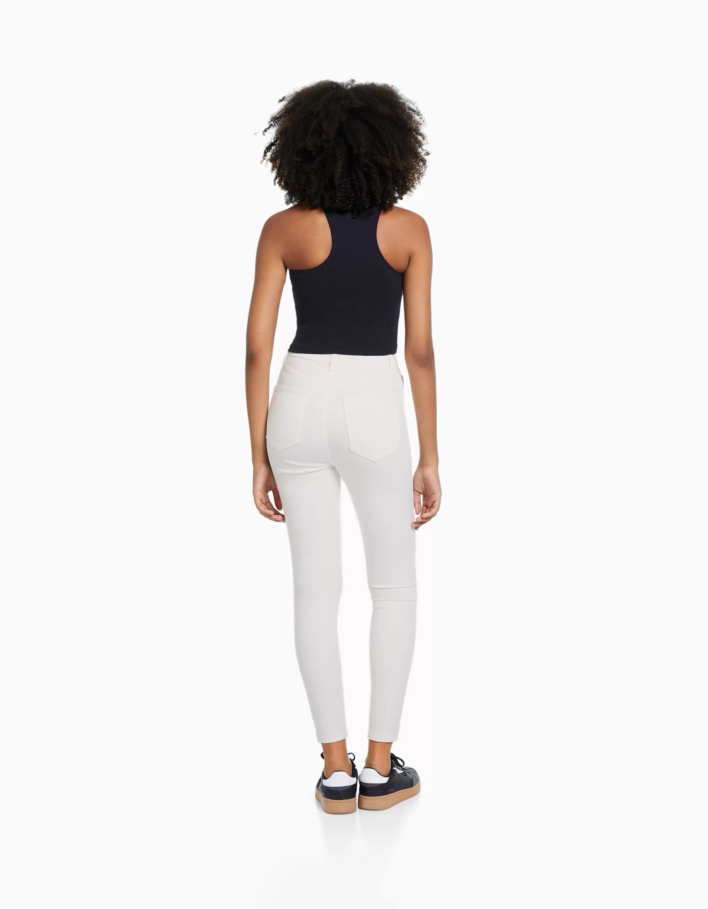 Jeans skinny aderenti a vita altissima Bershka - Blu classico, comfort moderno e vestibilità perfetta per ogni look