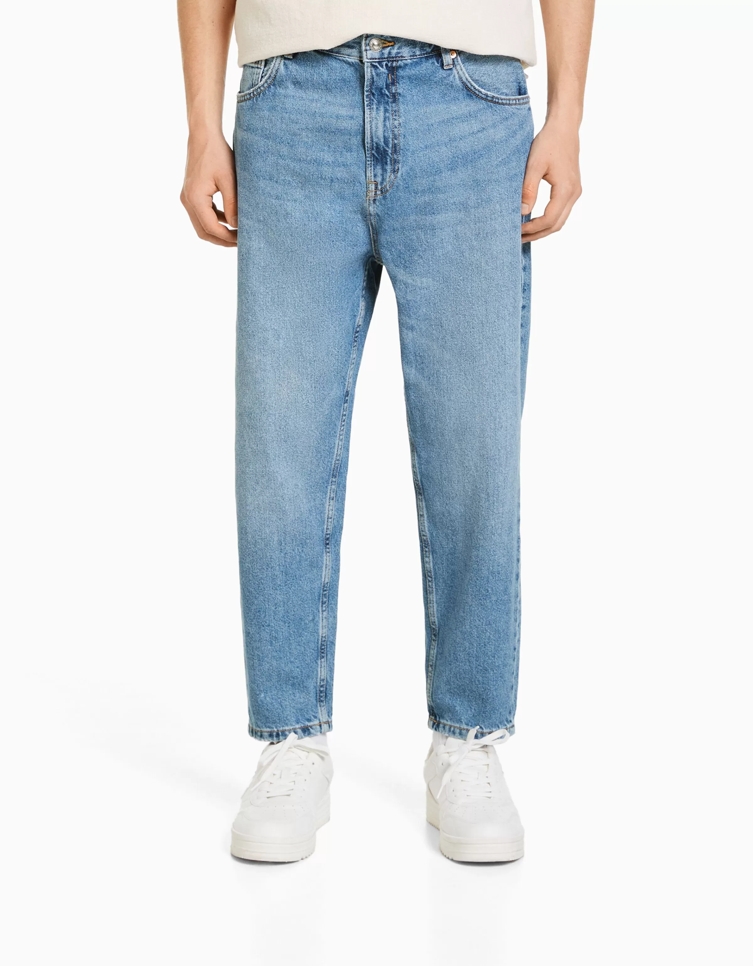 BERSHKA - Pantaloni jeans a vita bassa modello comodo in tinta azzurro chiaro
