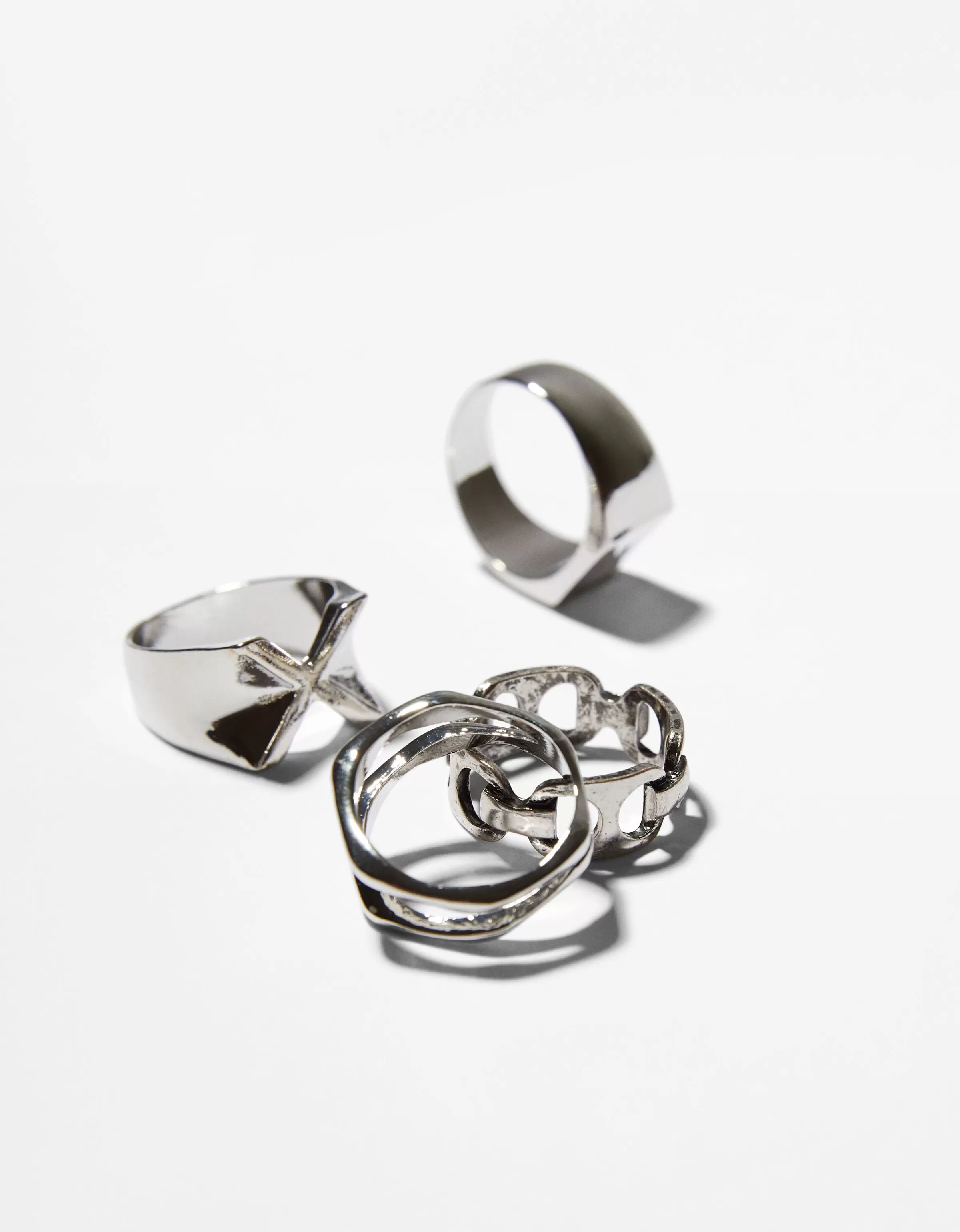Bershka Set 4 Anelli in Argento 925 - Gioielli Minimalisti per Ogni Occasione

(：，，，SEO。，。925，