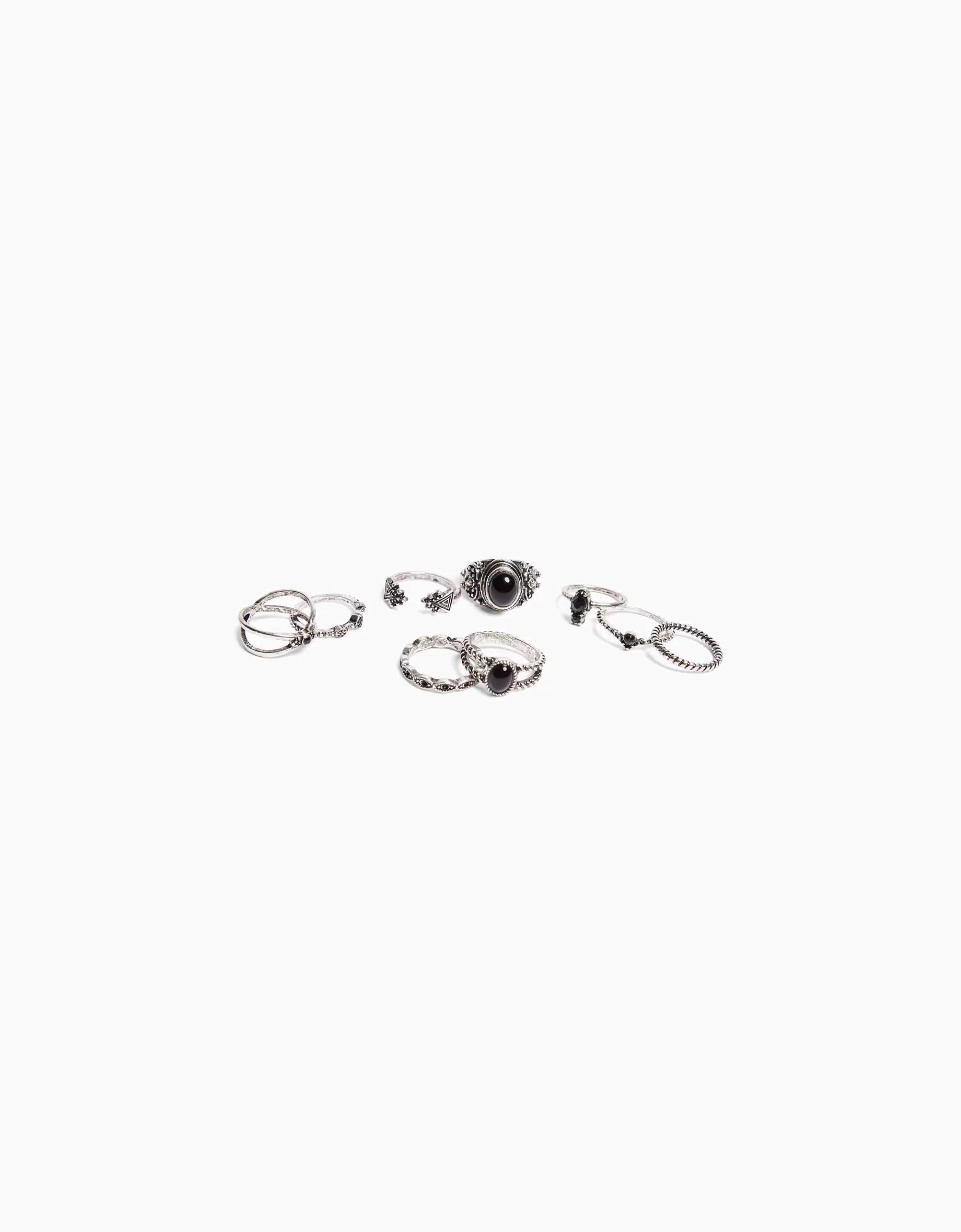 Nuova collezione Bershka: Set di 9 anelli bohemien in argento sterling con dettagli artigianali - Gioielli unisex per look estivi creativi