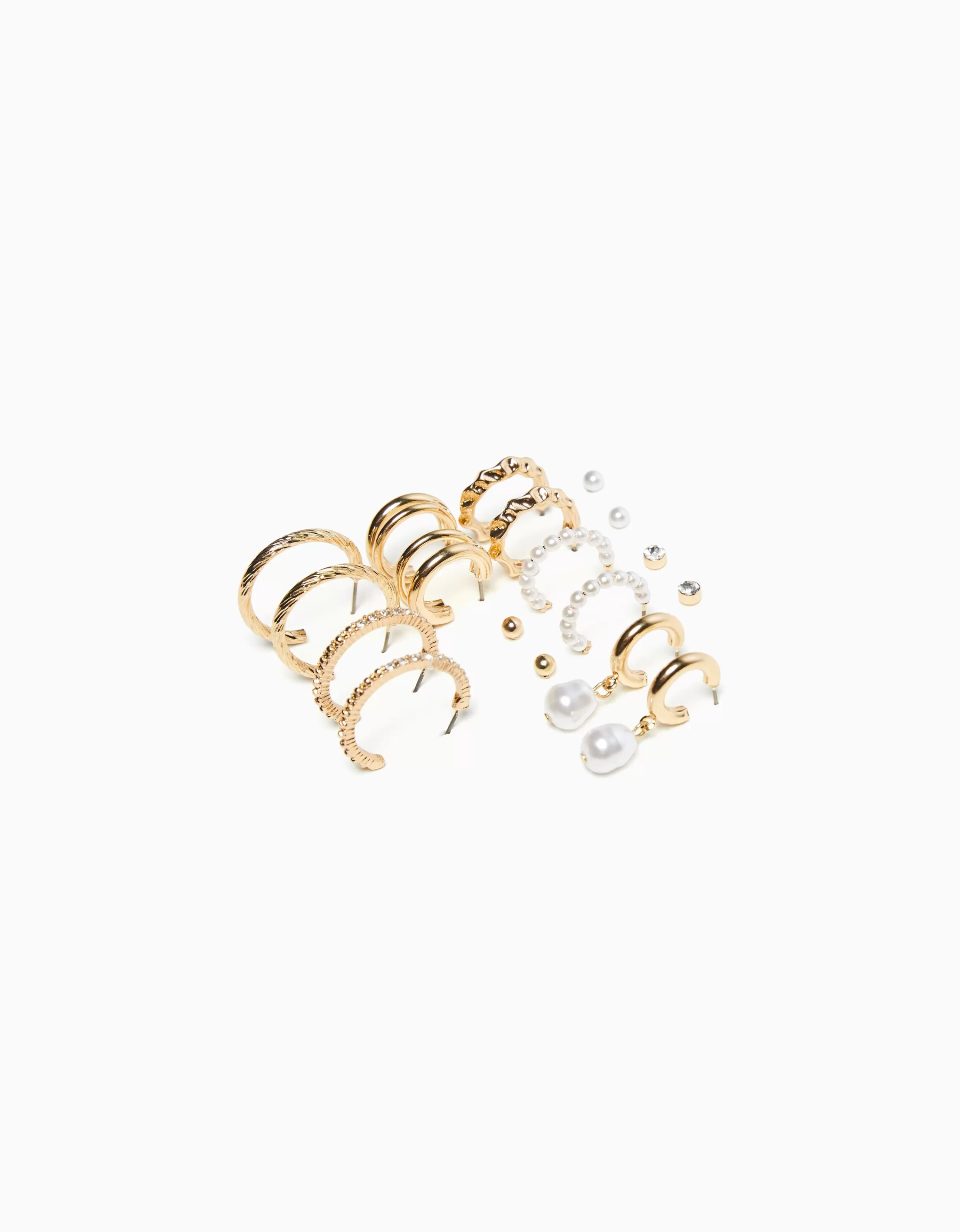 BERSHKA Orecchini ad Anello con Cristalli - Set da 9 Paia in Oro Stilizzato 

Stile Bohémien con dettagli in pietre decorative, design leggero per ogni occasione. Disponibile in tonalità dorata, perfetti per look estivi o serali. Gioielli firmati Brand Originale.